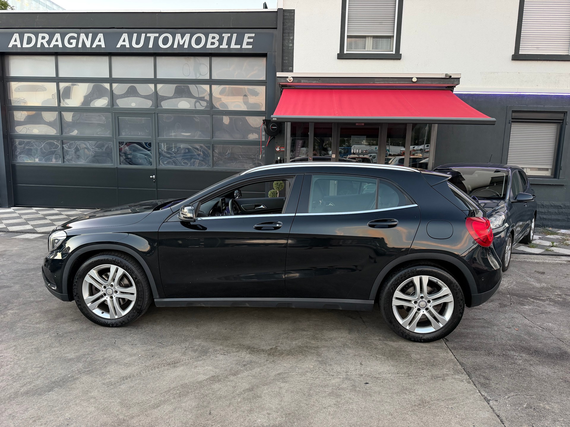 MERCEDES-BENZ GLA 250 Style 4Matic 7G-DCT-image-4