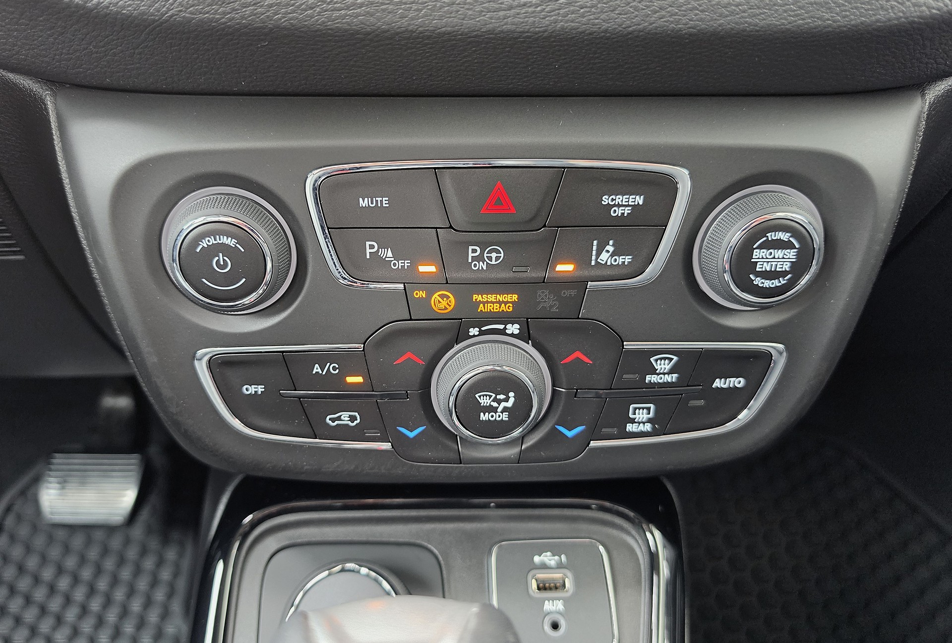 JEEP Compass 1.4 Turbo Limited AWD 9ATX-image-14