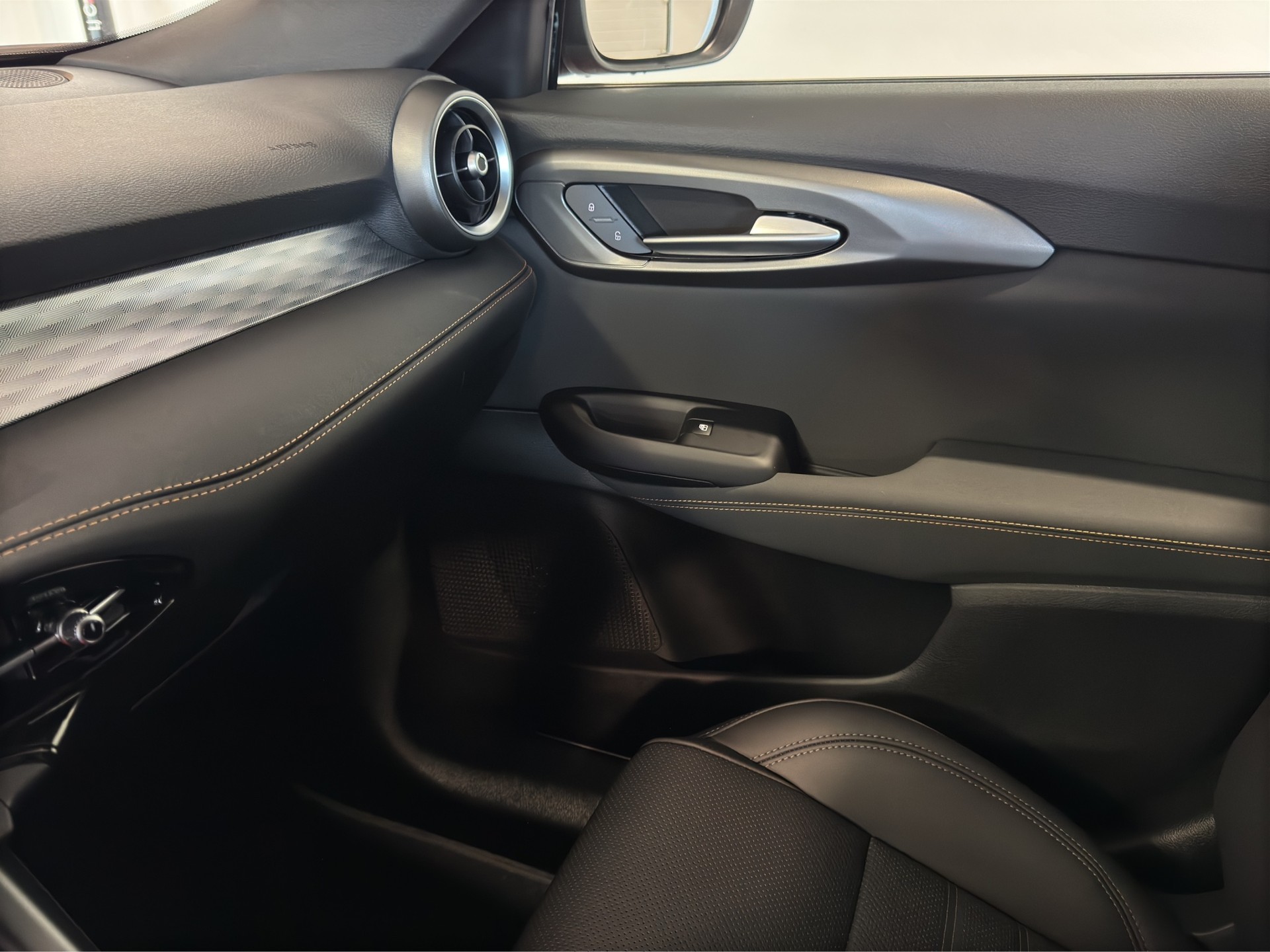 ALFA ROMEO Tonale 1.5 48V Hybrid Veloce-image-24