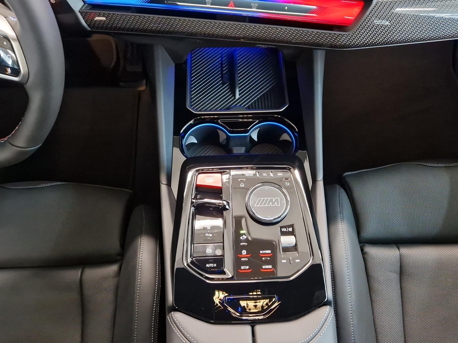 BMW M5 xDrive Touring-image-12