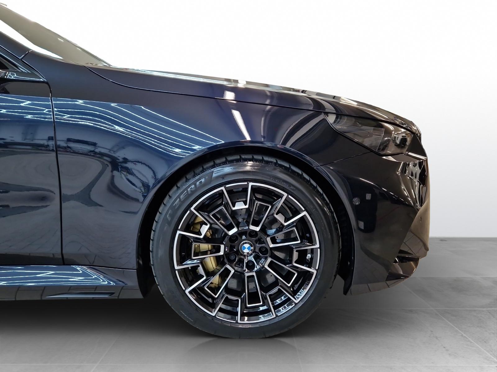 BMW M5 xDrive Touring-image-7