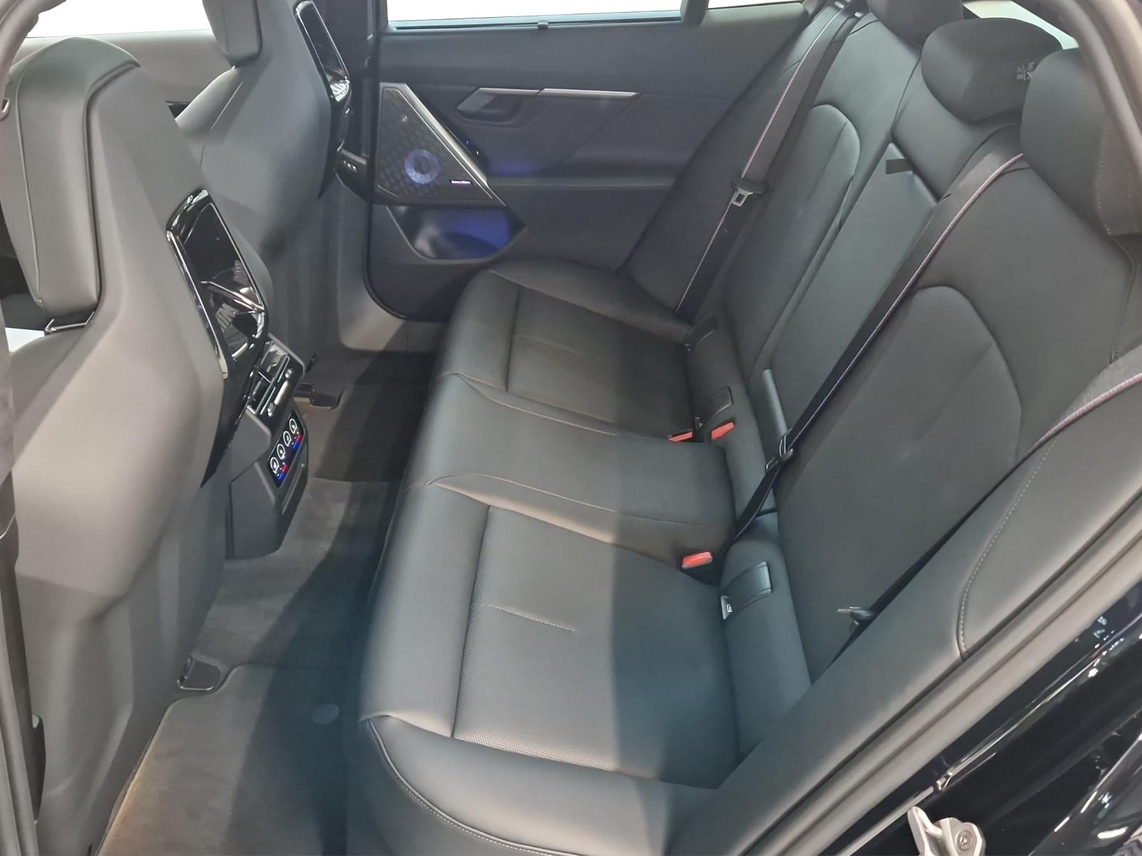 BMW M5 xDrive Touring-image-19