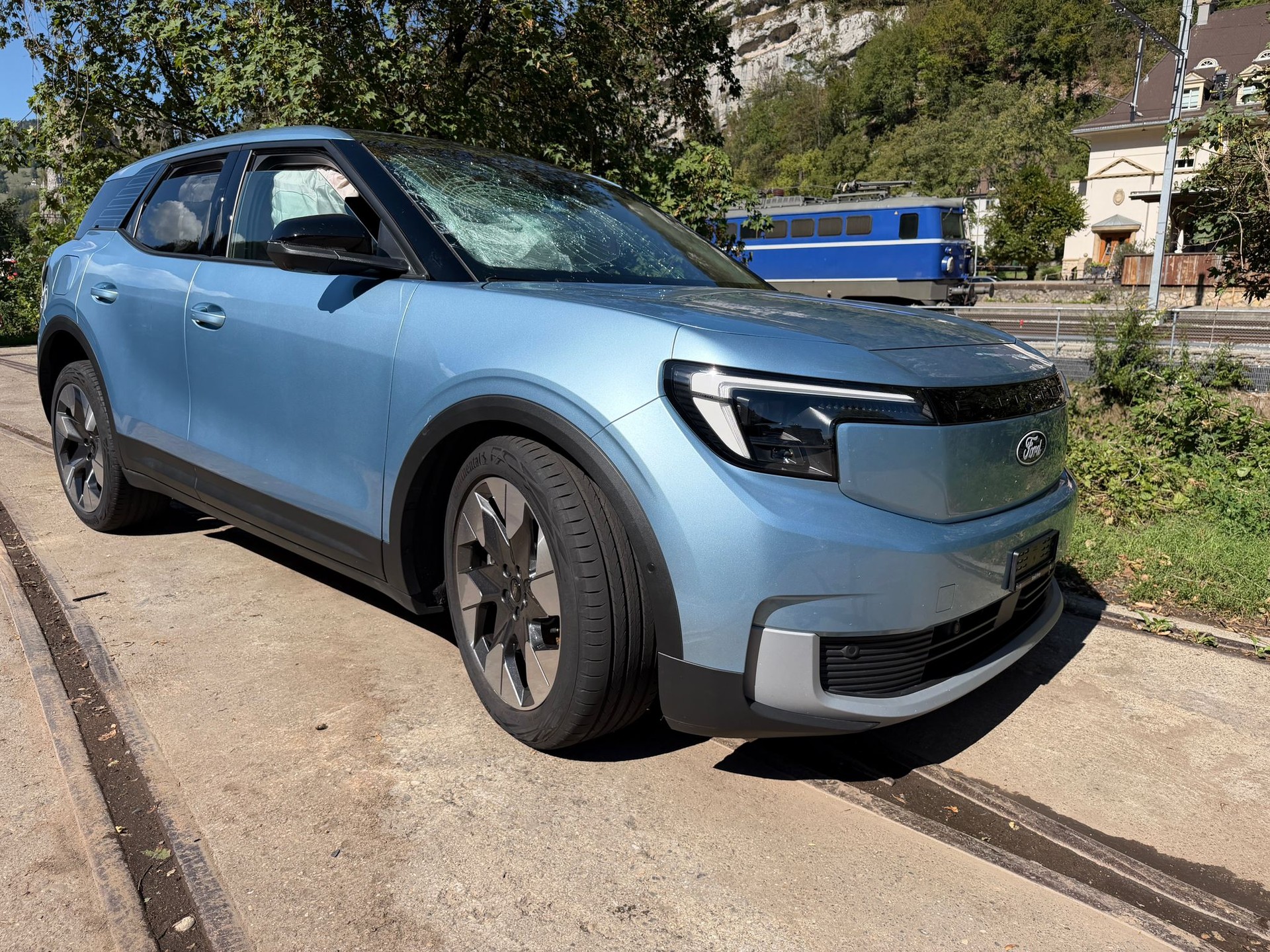 FORD Explorer Elektro 77kWh Dual Extended Range Premium AWD-image-3