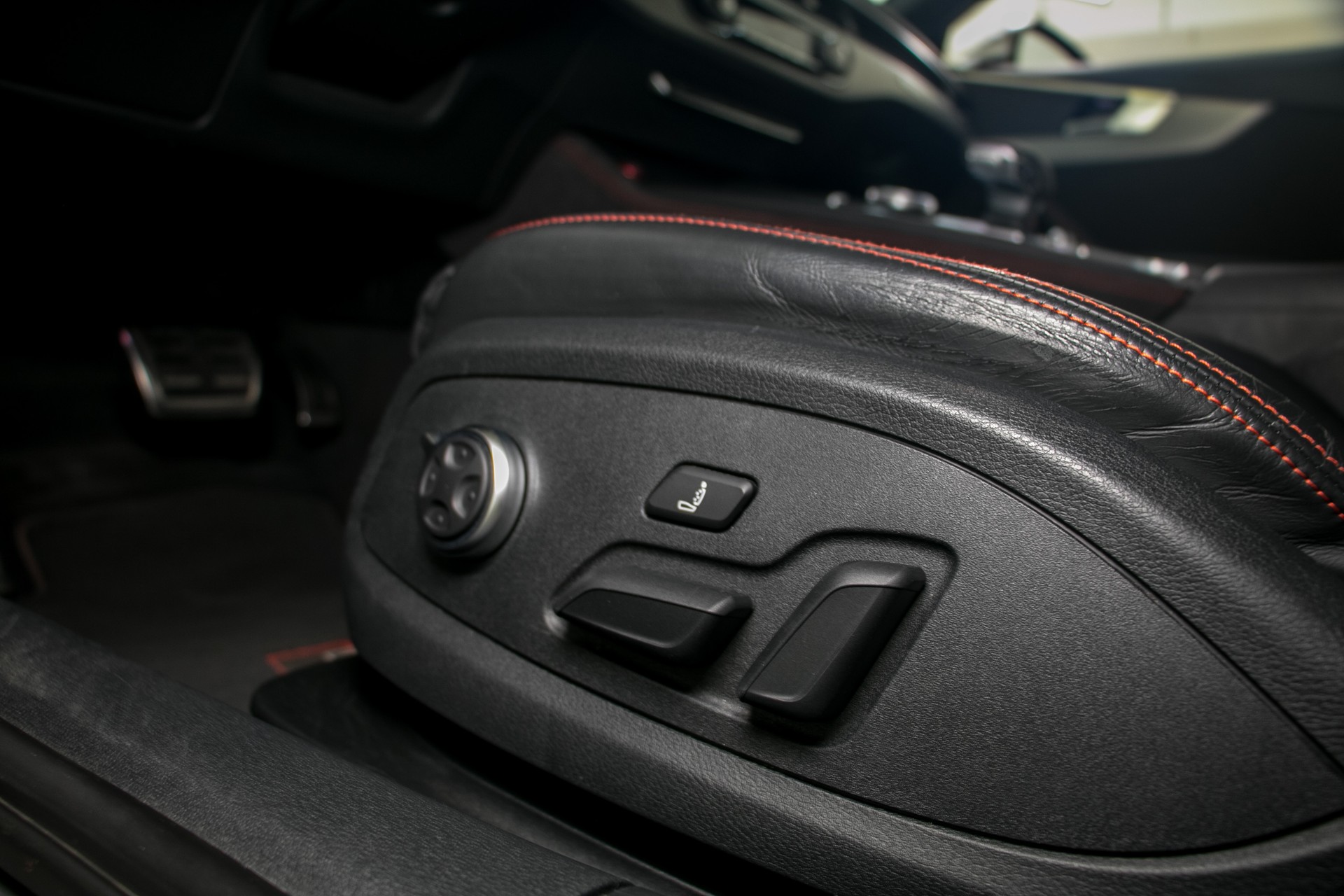 AUDI RS4 Avant 2.9 TFSI quattro tiptronic-image-11
