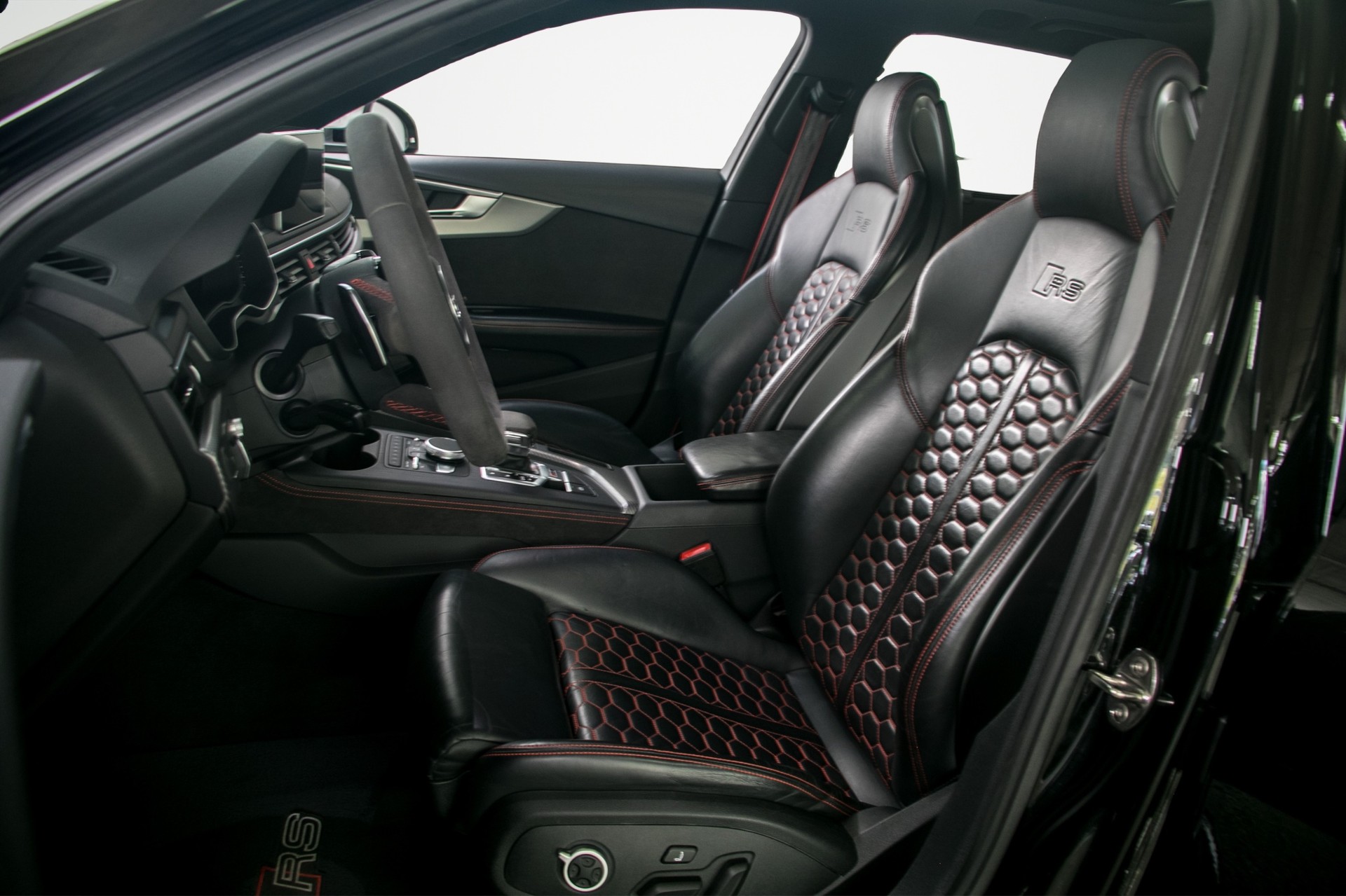 AUDI RS4 Avant 2.9 TFSI quattro tiptronic-image-12