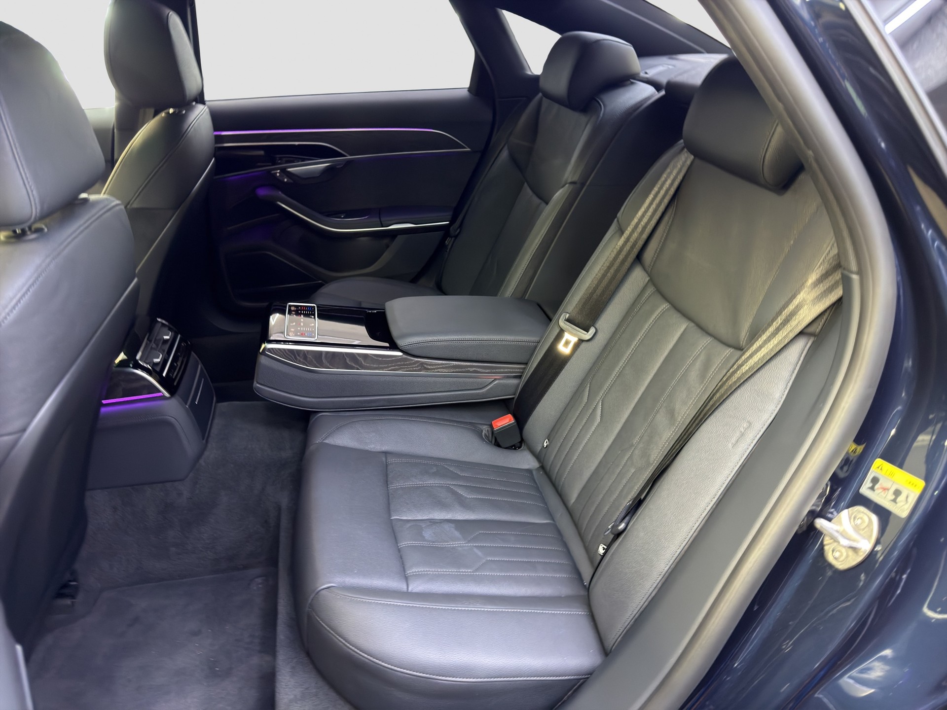 AUDI A8 55 TFSI S-Line quattro tiptronic-image-11