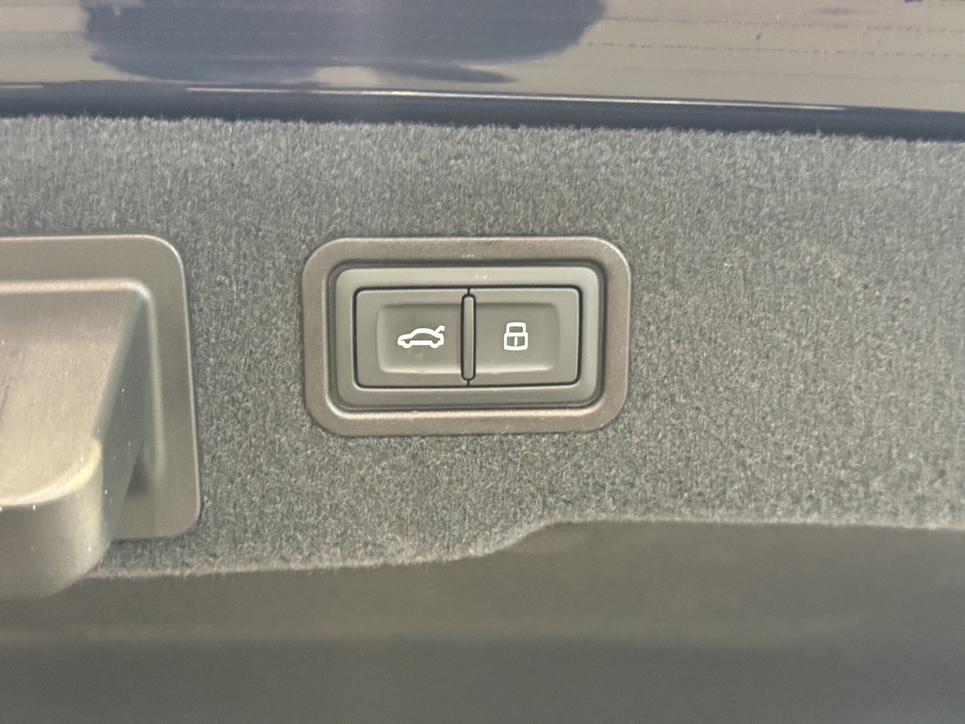 AUDI A8 55 TFSI S-Line quattro tiptronic-image-32