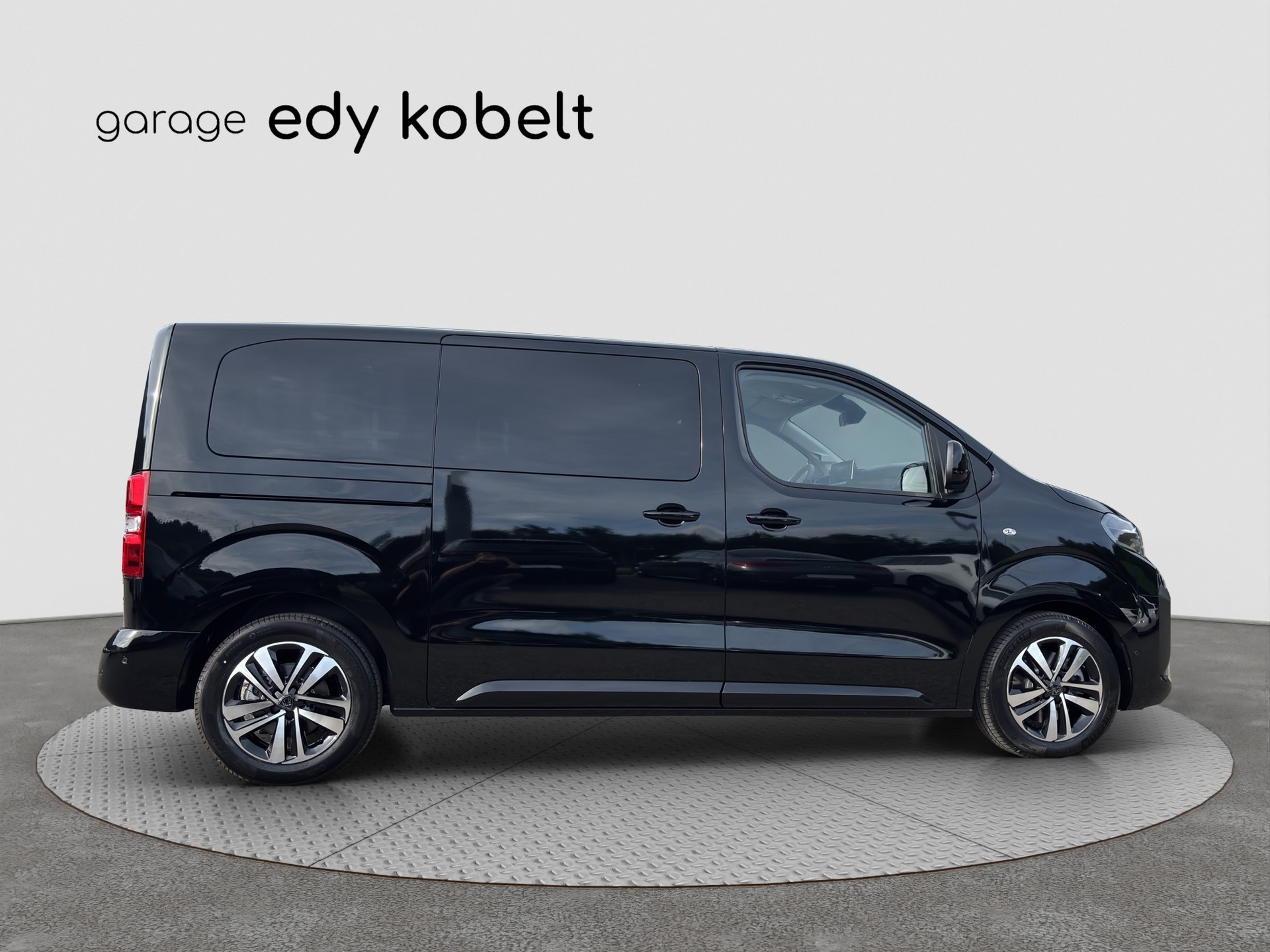 PEUGEOT Traveller 2.2 BlueHDi Family Edition Standard EAT8-image-19