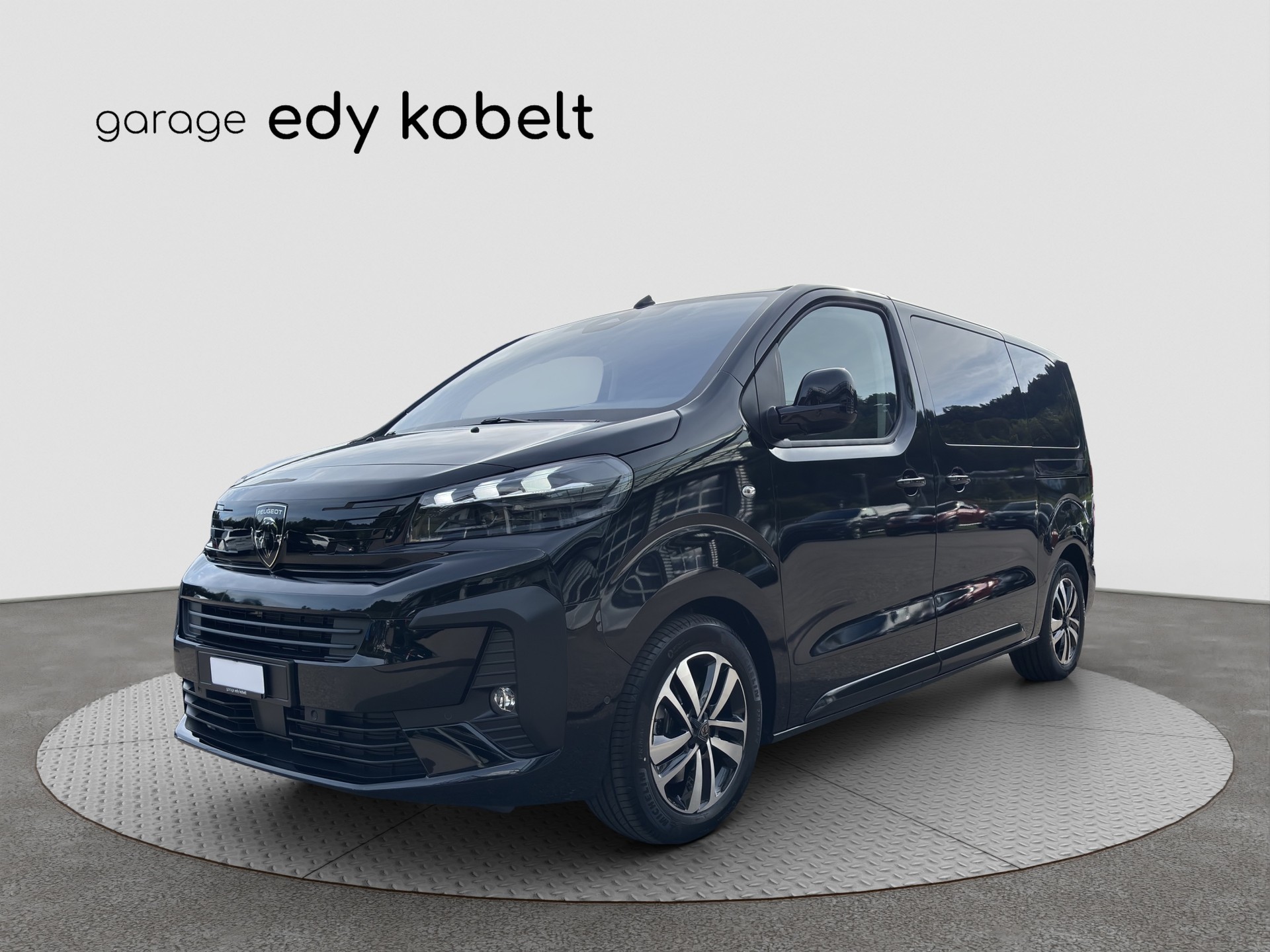 PEUGEOT Traveller 2.2 BlueHDi Family Edition Standard EAT8-image-0