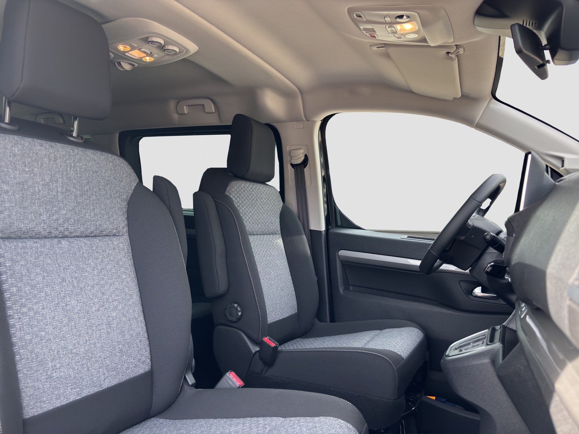 PEUGEOT Traveller 2.2 BlueHDi Family Edition Standard EAT8-image-11
