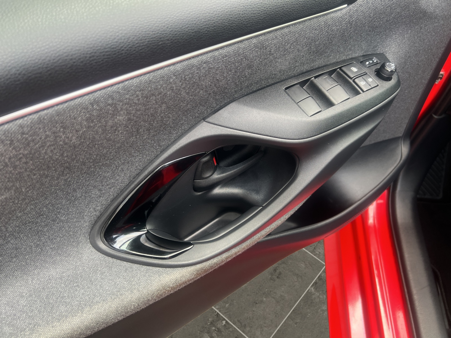 TOYOTA Yaris 1.5 VVT-i HSD Premiere Edition-image-18