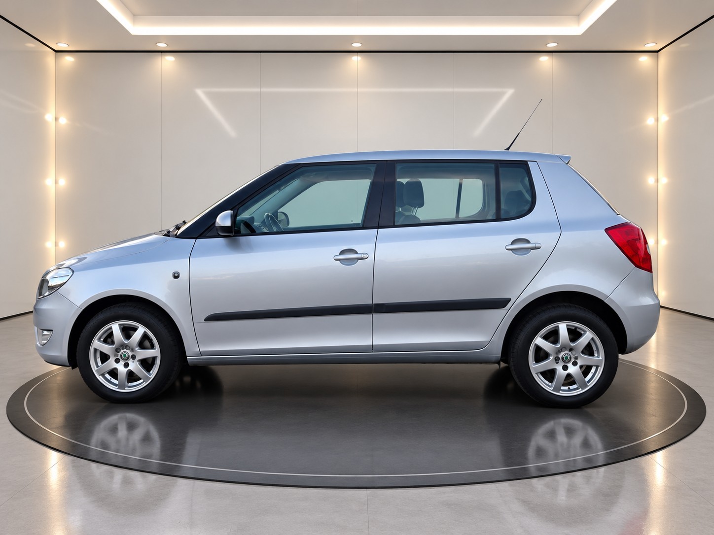 SKODA Fabia 1.2 TSI Elegance DSG-image-1
