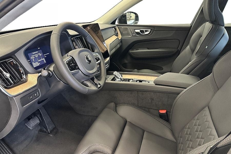 VOLVO XC60 T6 eAWD PluginHybrid Plus Dark Geartronic-image-8