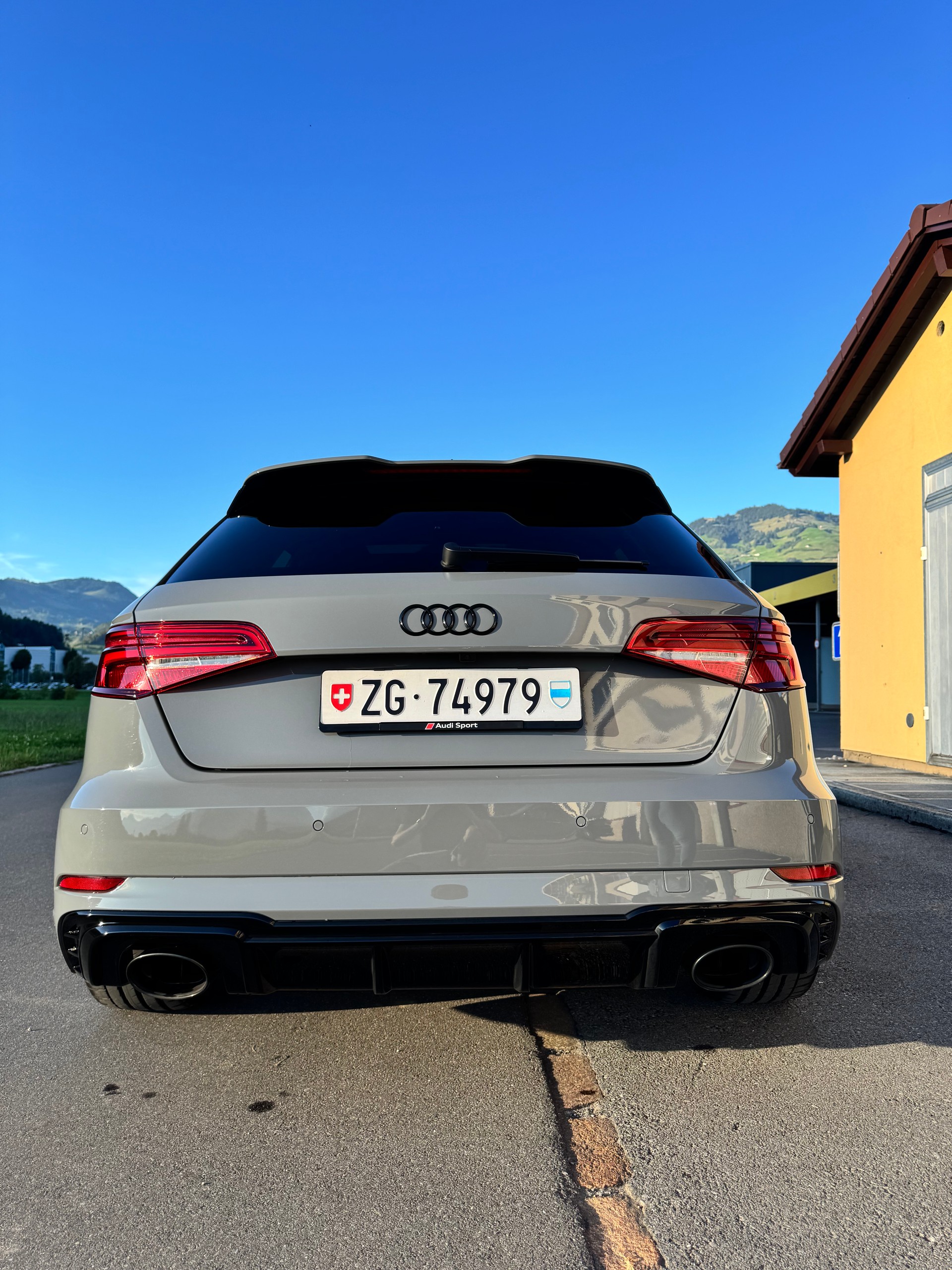 AUDI RS3 Sportback 2.5 quattro S-Tronic-image-5