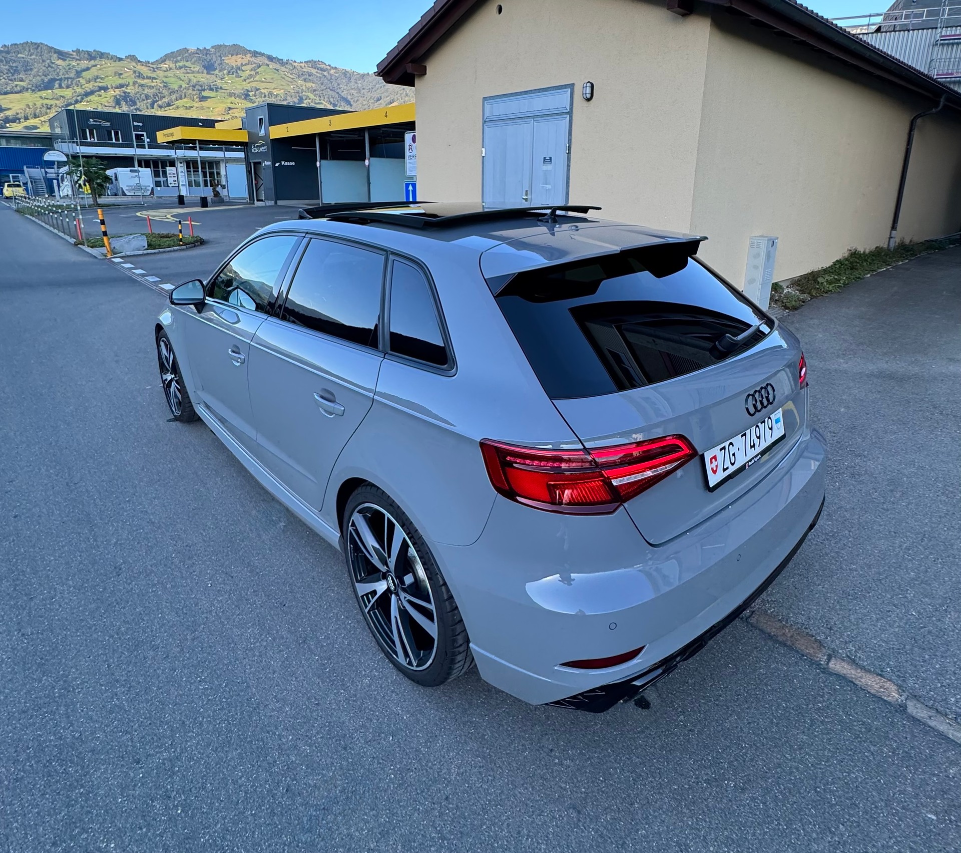 AUDI RS3 Sportback 2.5 quattro S-Tronic-image-3