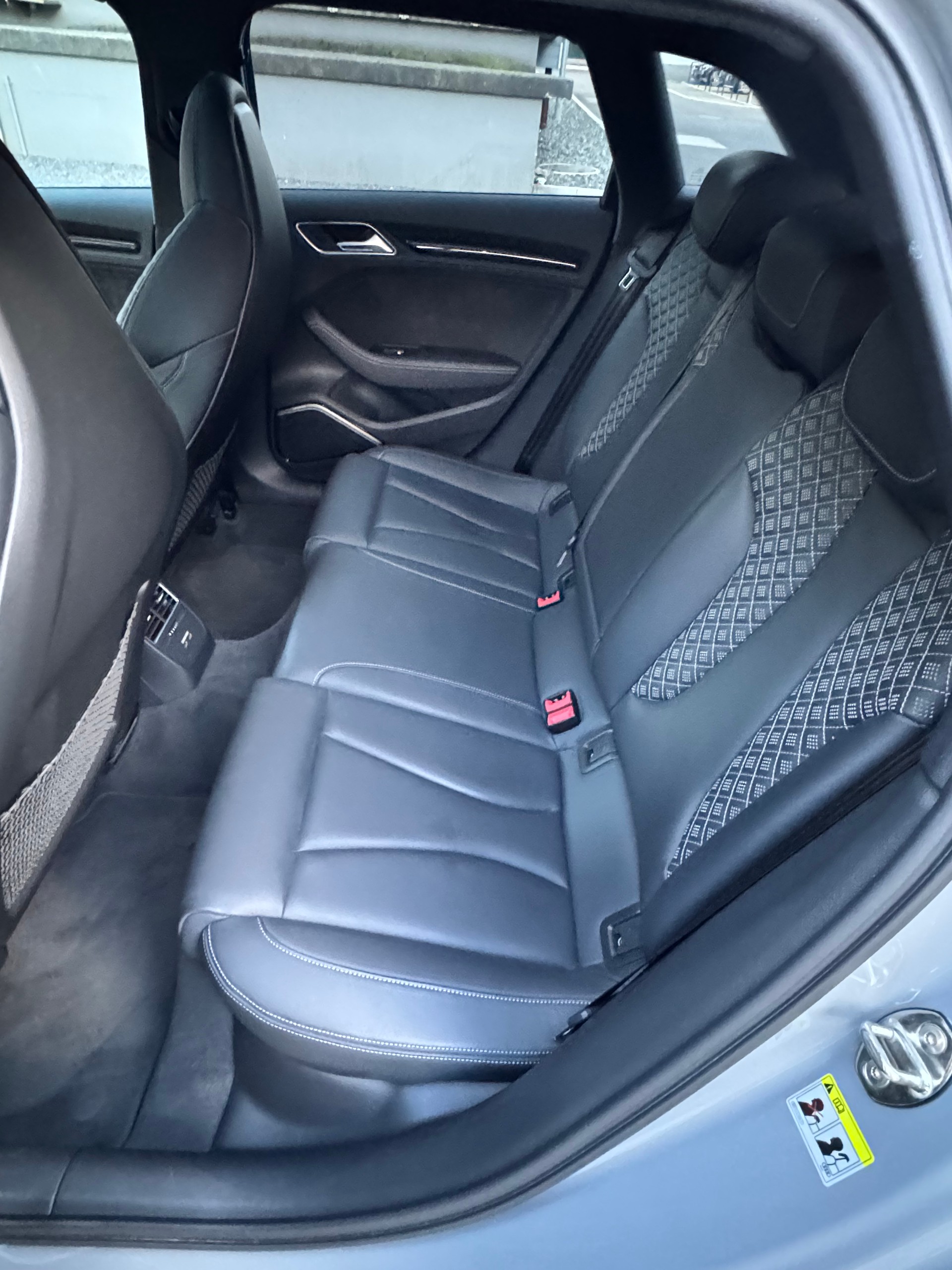 AUDI RS3 Sportback 2.5 quattro S-Tronic-image-9