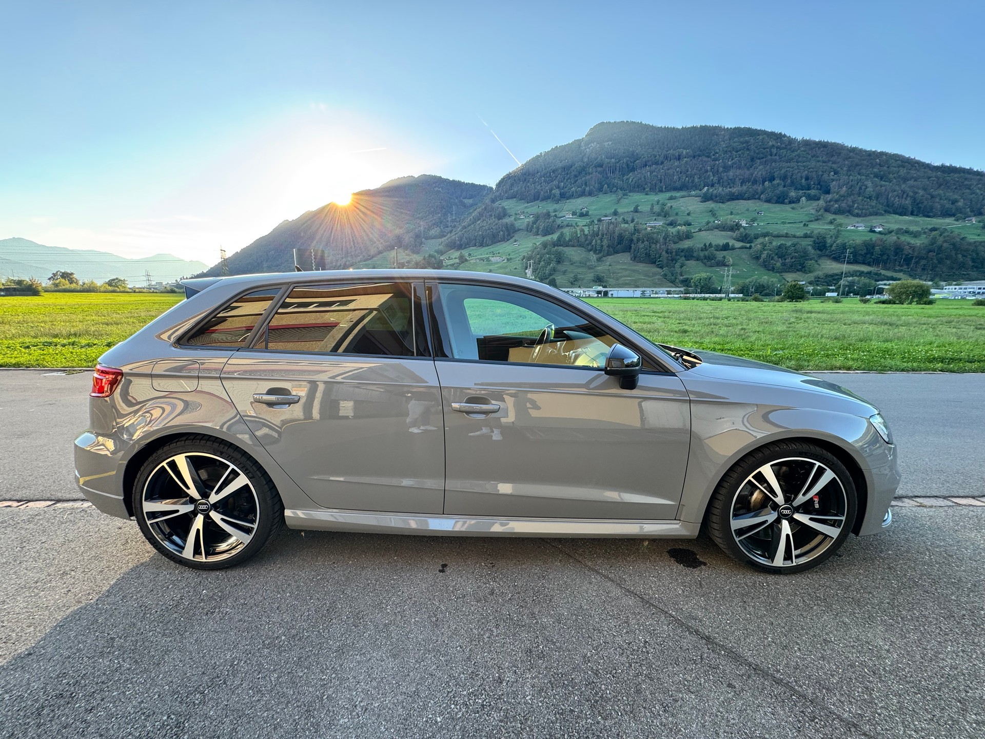AUDI RS3 Sportback 2.5 quattro S-Tronic-image-2
