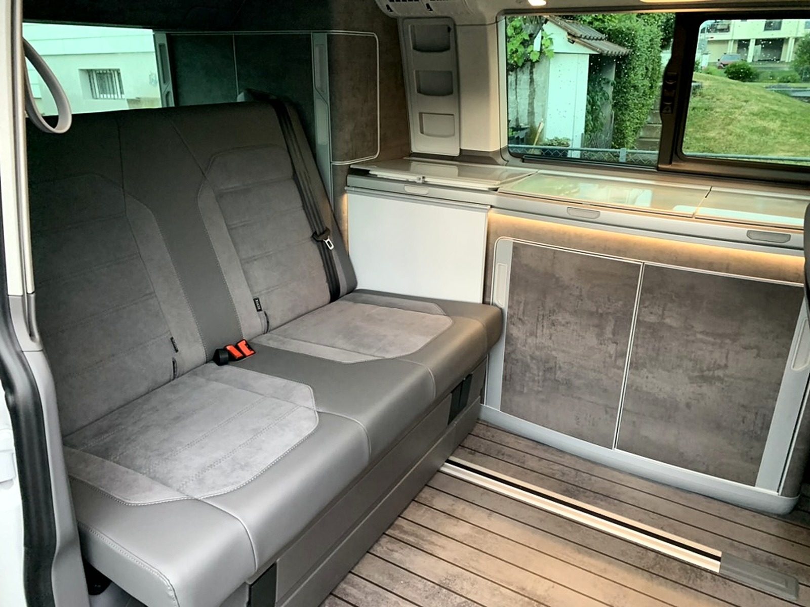 VW T6.1 / 2.0 TDI / 150 PS / Ocean / AHK / ...-image-4