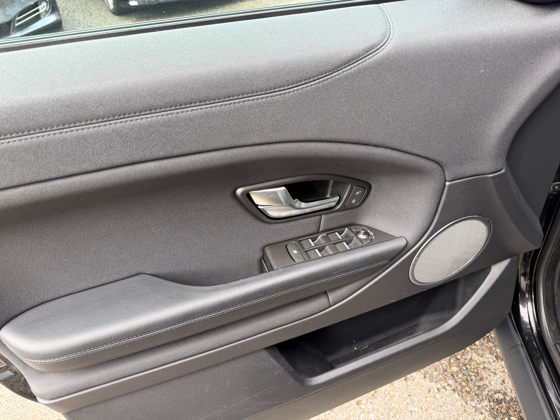 LAND ROVER Range Rover Evoque 2.0 TD4 SE AT9-image-5