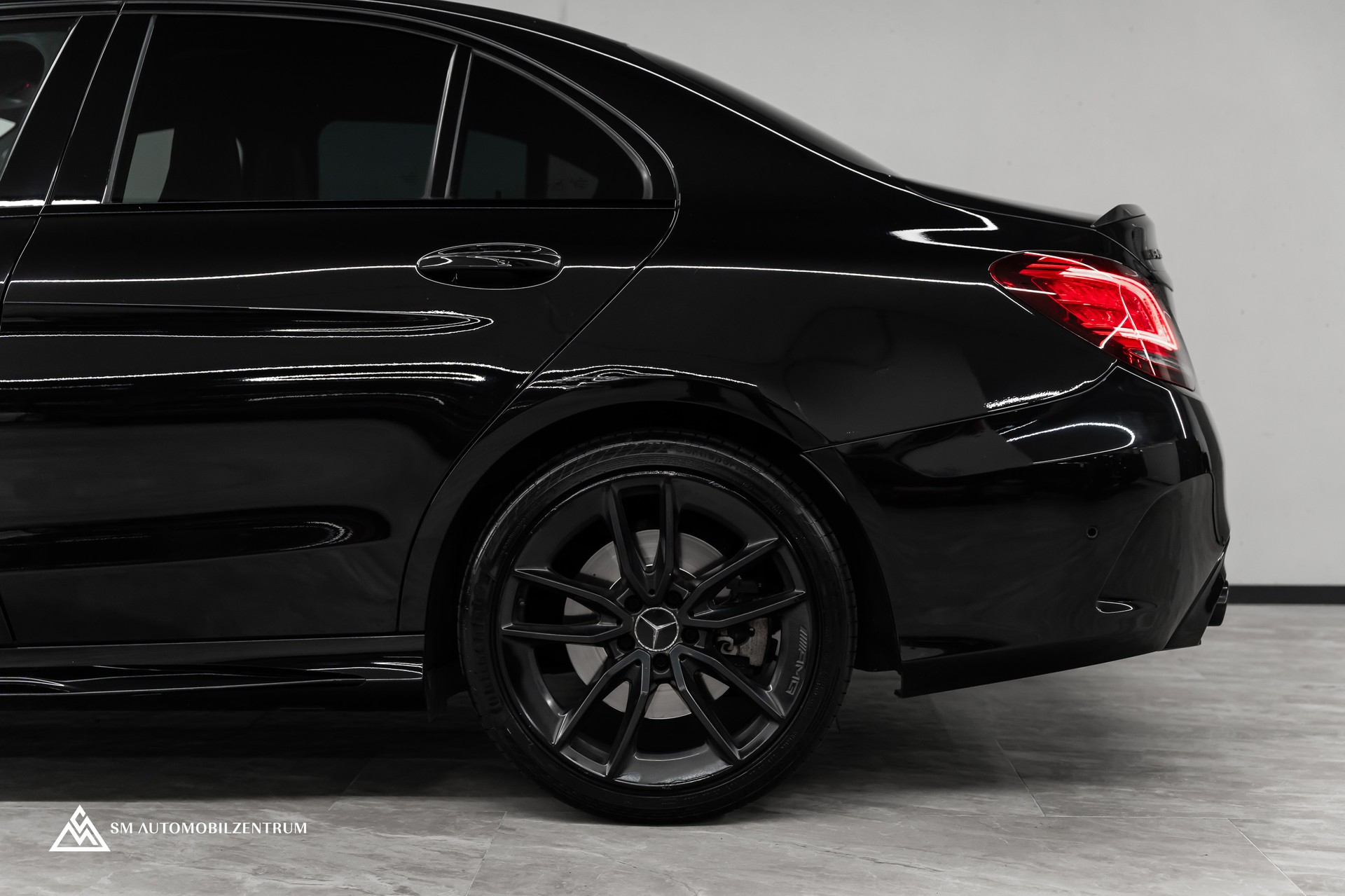 MERCEDES-BENZ C 43 AMG 4matic / Panorama / 360° / Night Paket II / Digital Light-image-6