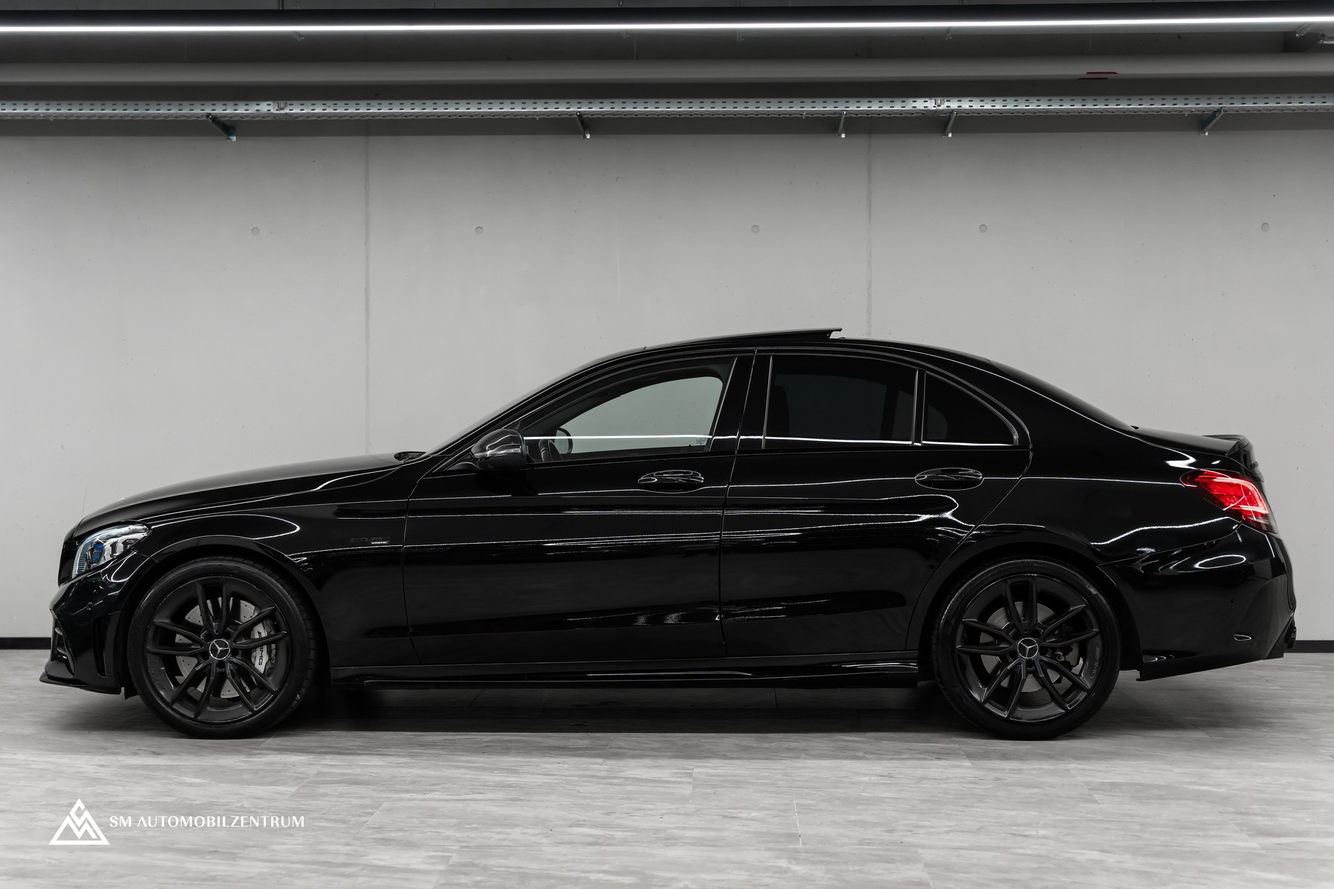 MERCEDES-BENZ C 43 AMG 4matic / Panorama / 360° / Night Paket II / Digital Light-showroom-element-2