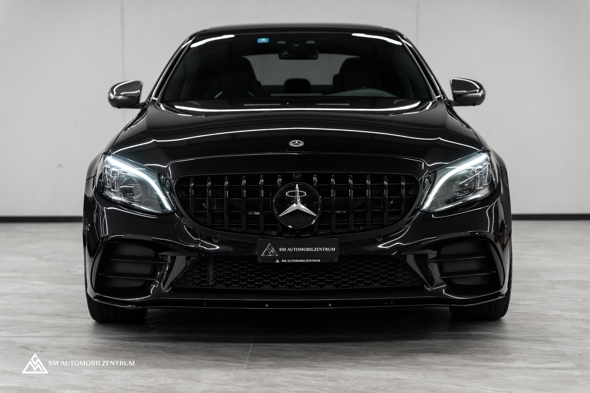 MERCEDES-BENZ C 43 AMG 4matic / Panorama / 360° / Night Paket II / Digital Light-showroom-element-3