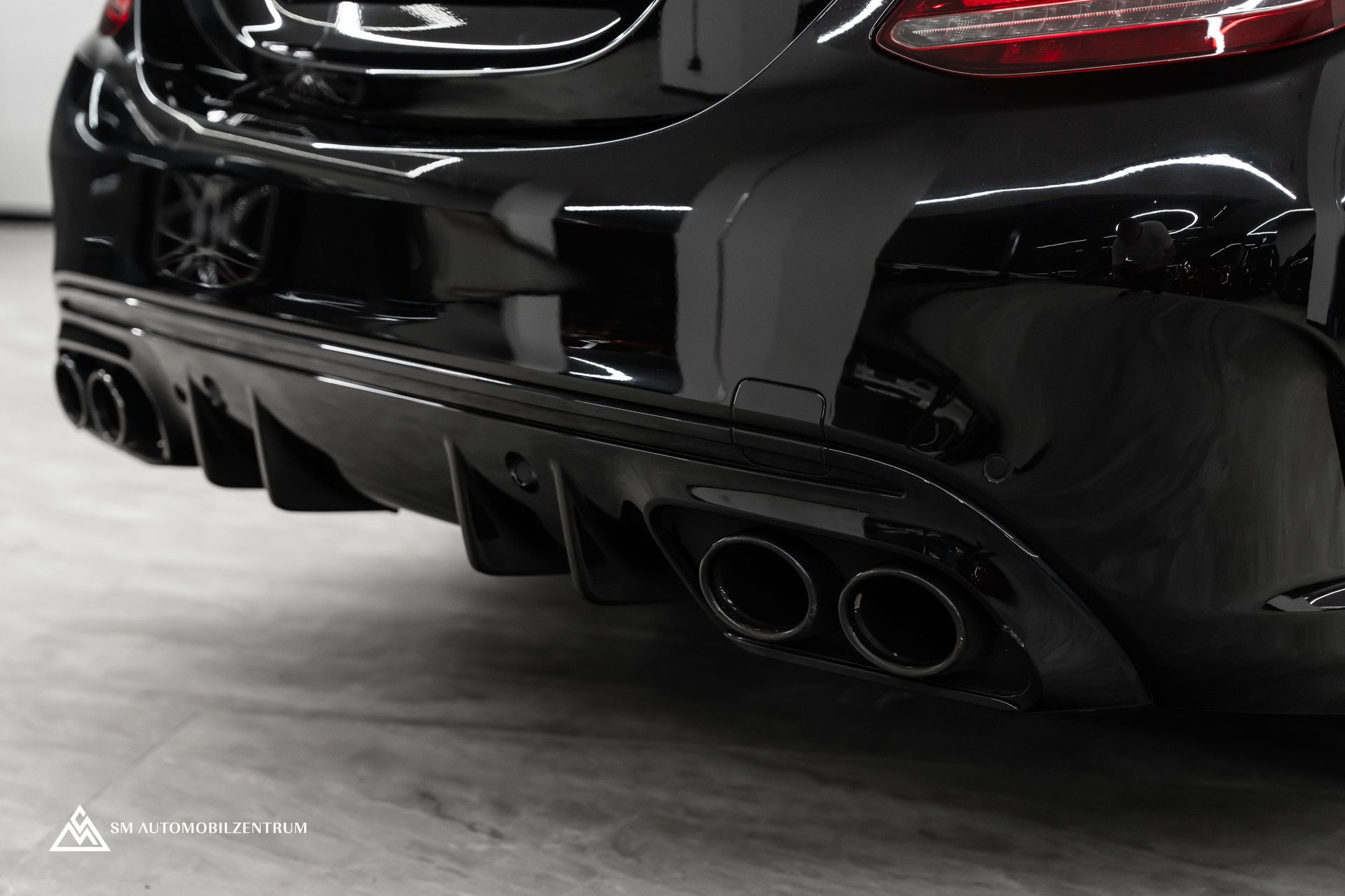 MERCEDES-BENZ C 43 AMG 4matic / Panorama / 360° / Night Paket II / Digital Light-image-8