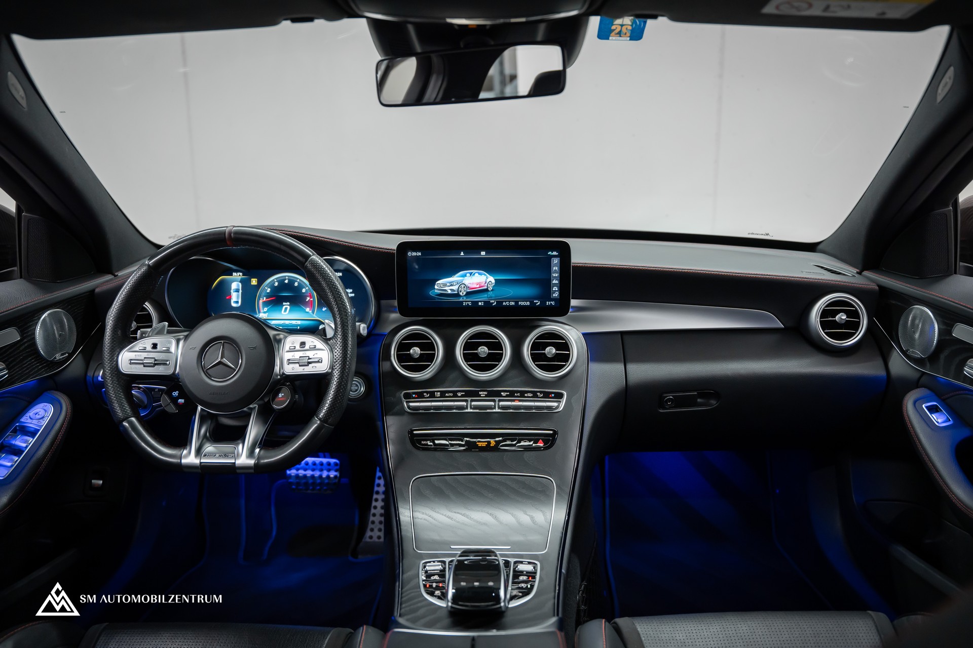 MERCEDES-BENZ C 43 AMG 4matic / Panorama / 360° / Night Paket II / Digital Light-image-13