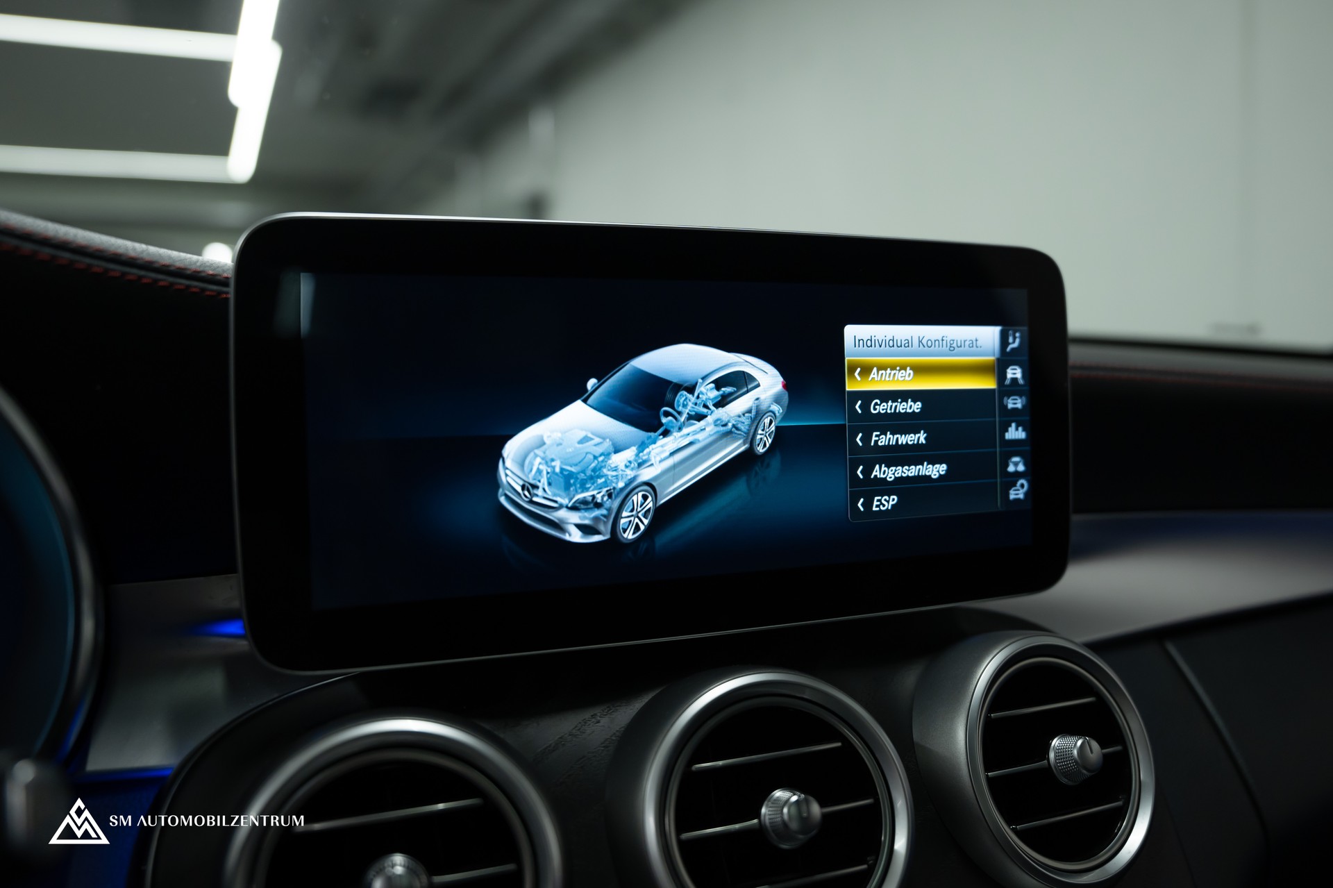 MERCEDES-BENZ C 43 AMG 4matic / Panorama / 360° / Night Paket II / Digital Light-image-34