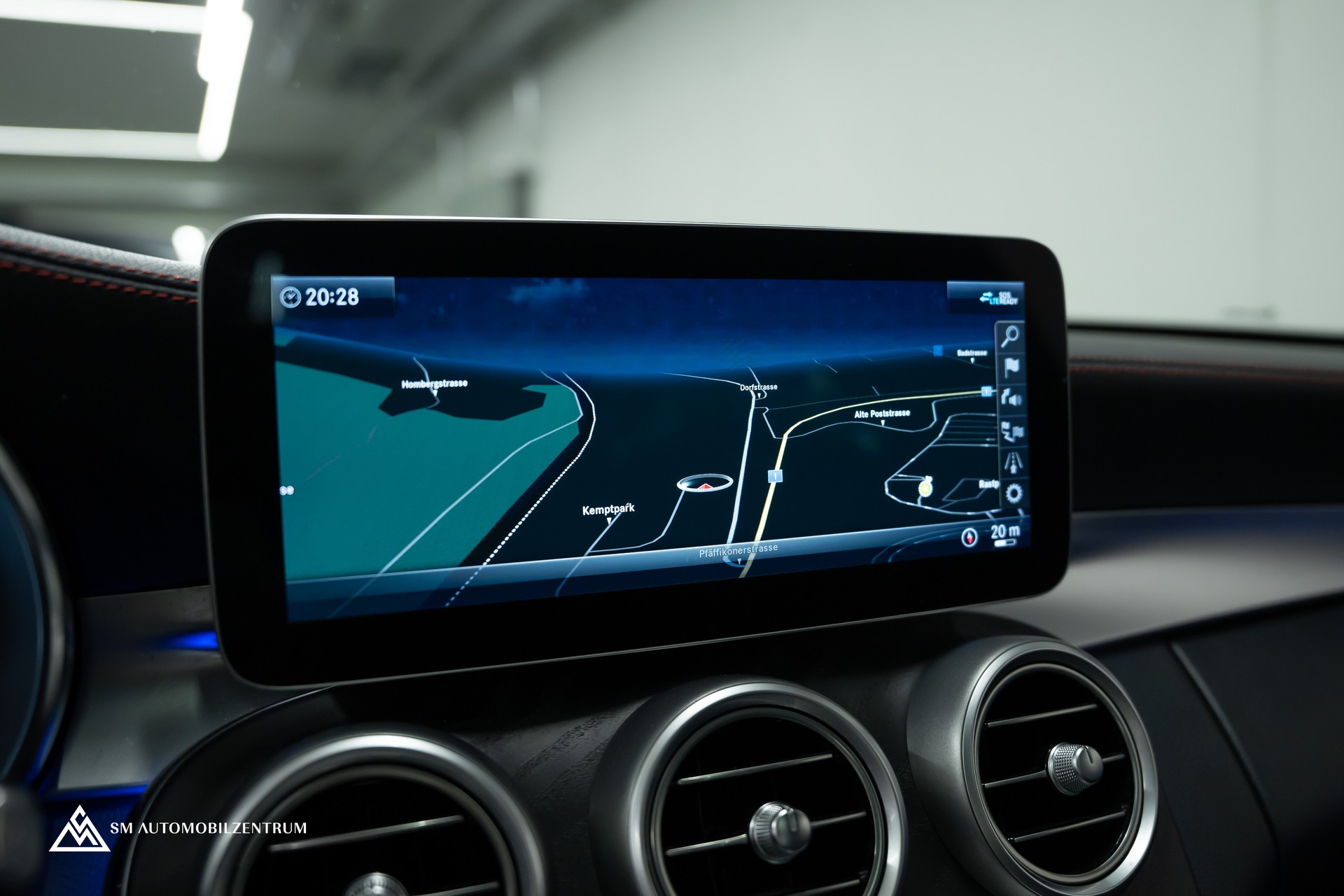 MERCEDES-BENZ C 43 AMG 4matic / Panorama / 360° / Night Paket II / Digital Light-image-37