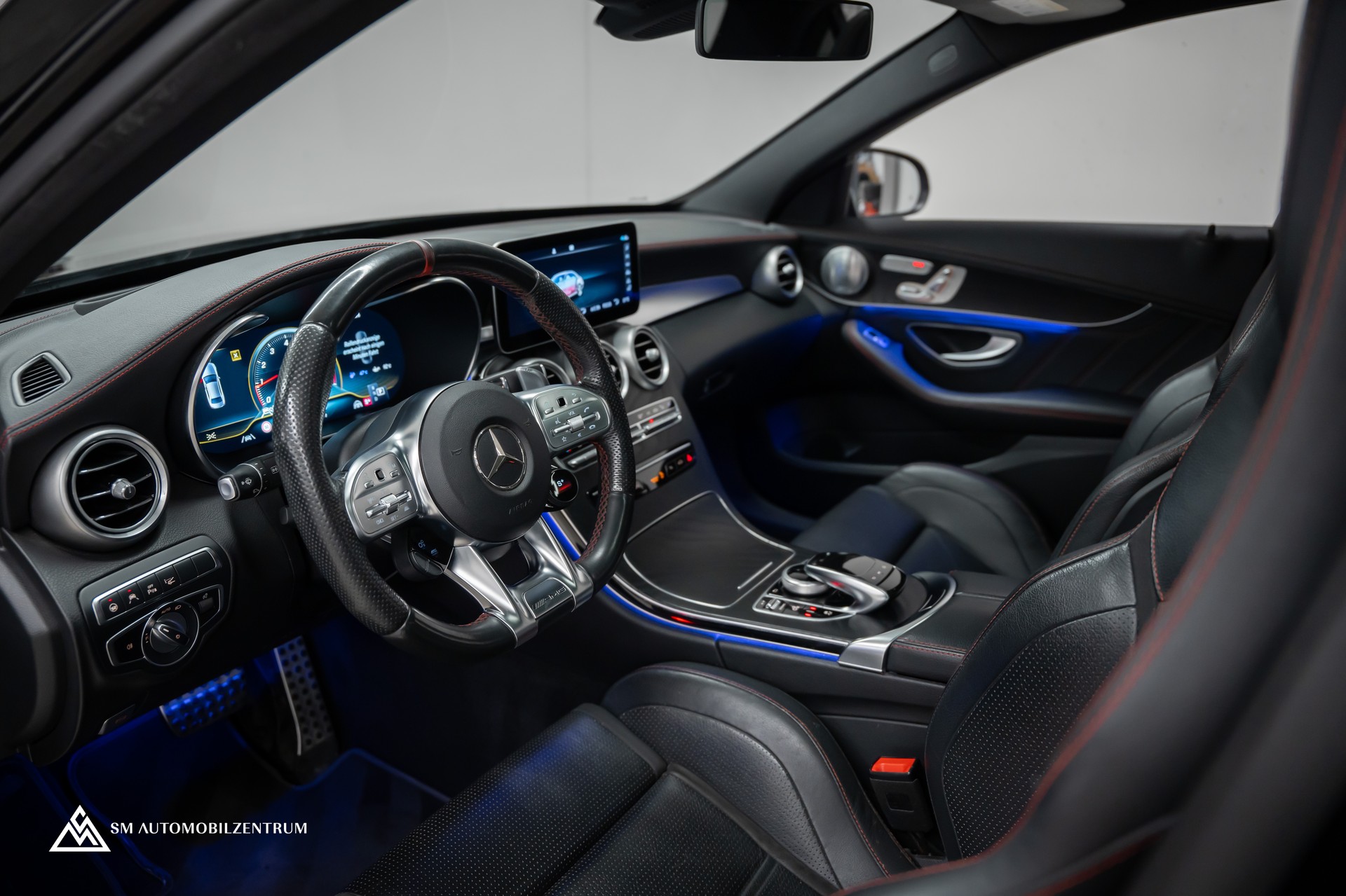 MERCEDES-BENZ C 43 AMG 4matic / Panorama / 360° / Night Paket II / Digital Light-image-16