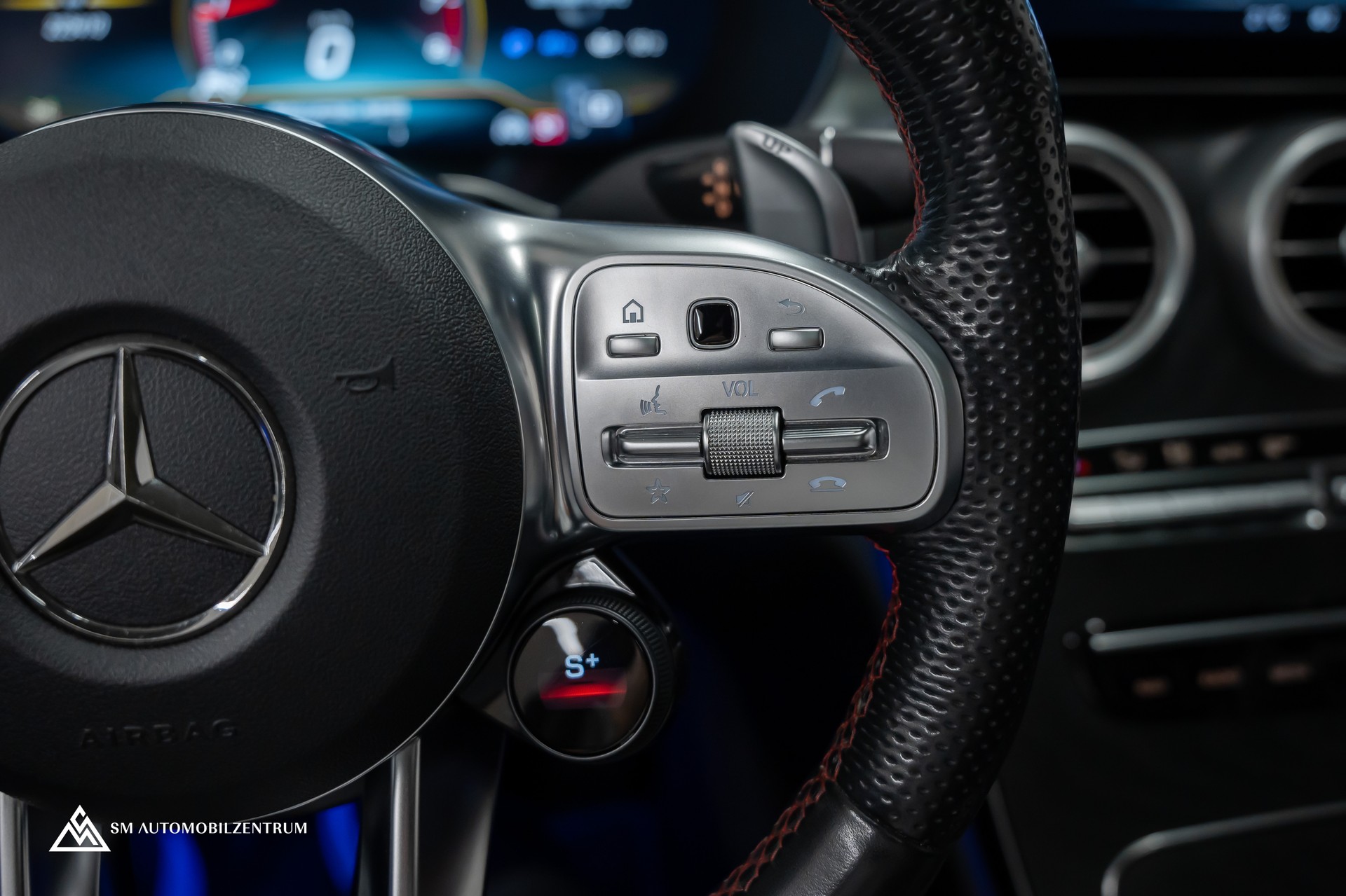 MERCEDES-BENZ C 43 AMG 4matic / Panorama / 360° / Night Paket II / Digital Light-image-29