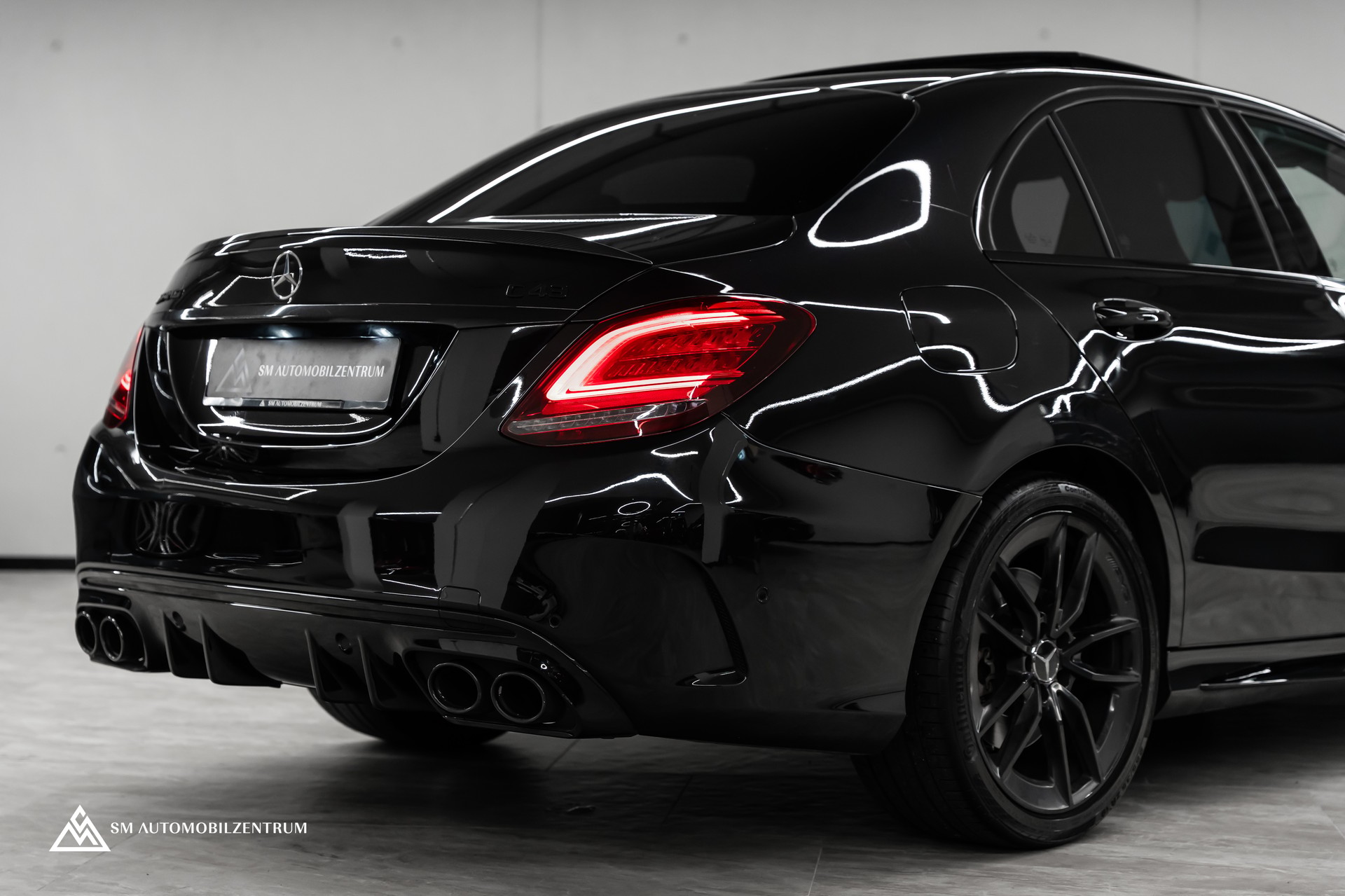 MERCEDES-BENZ C 43 AMG 4matic / Panorama / 360° / Night Paket II / Digital Light-image-7