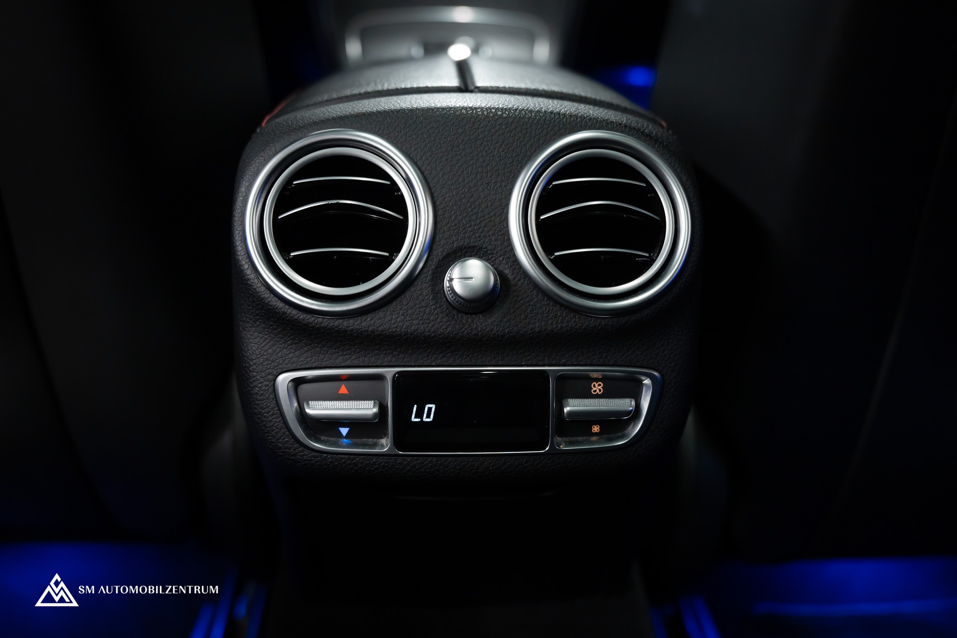MERCEDES-BENZ C 43 AMG 4matic / Panorama / 360° / Night Paket II / Digital Light-image-22