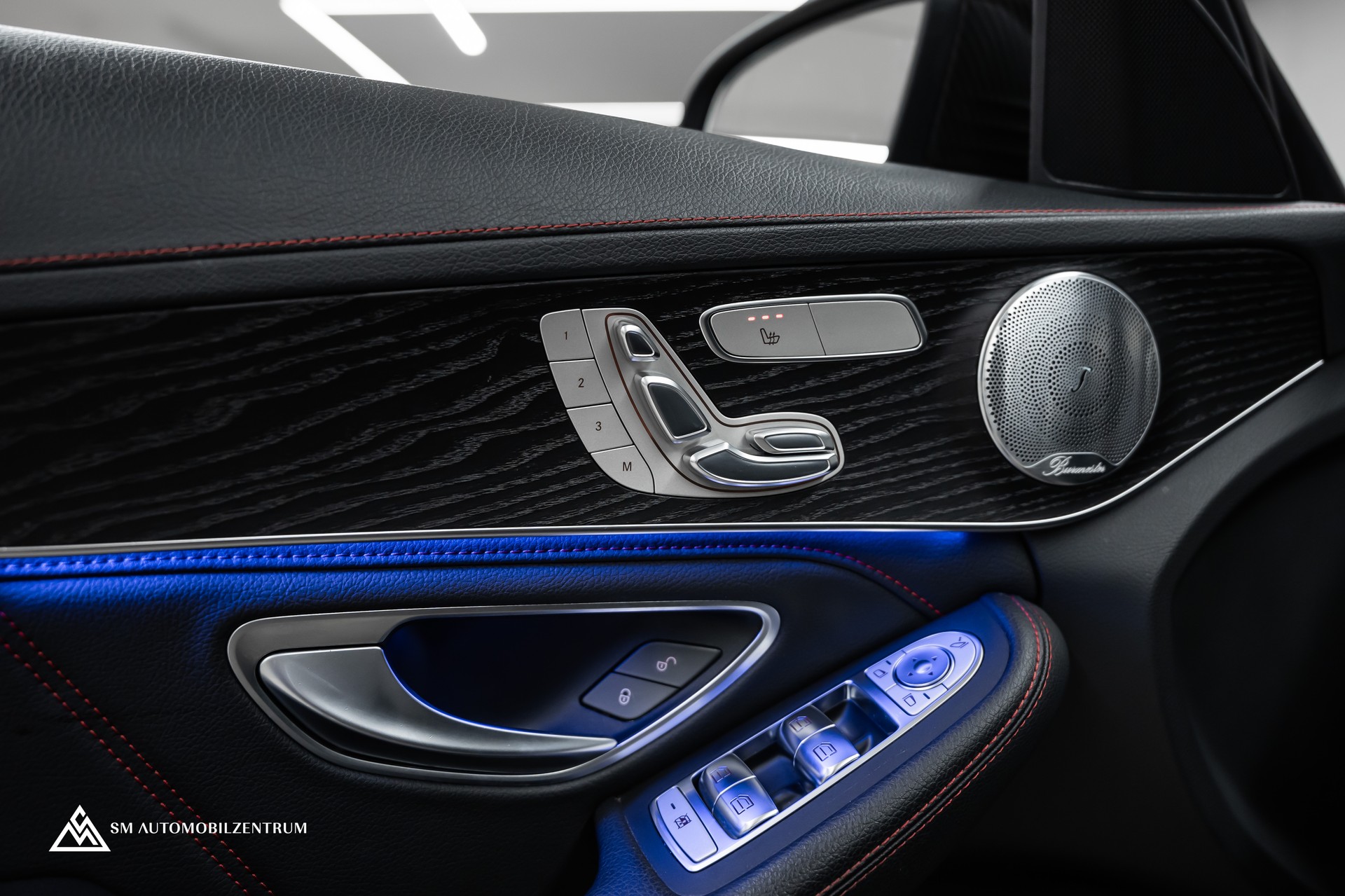 MERCEDES-BENZ C 43 AMG 4matic / Panorama / 360° / Night Paket II / Digital Light-image-23