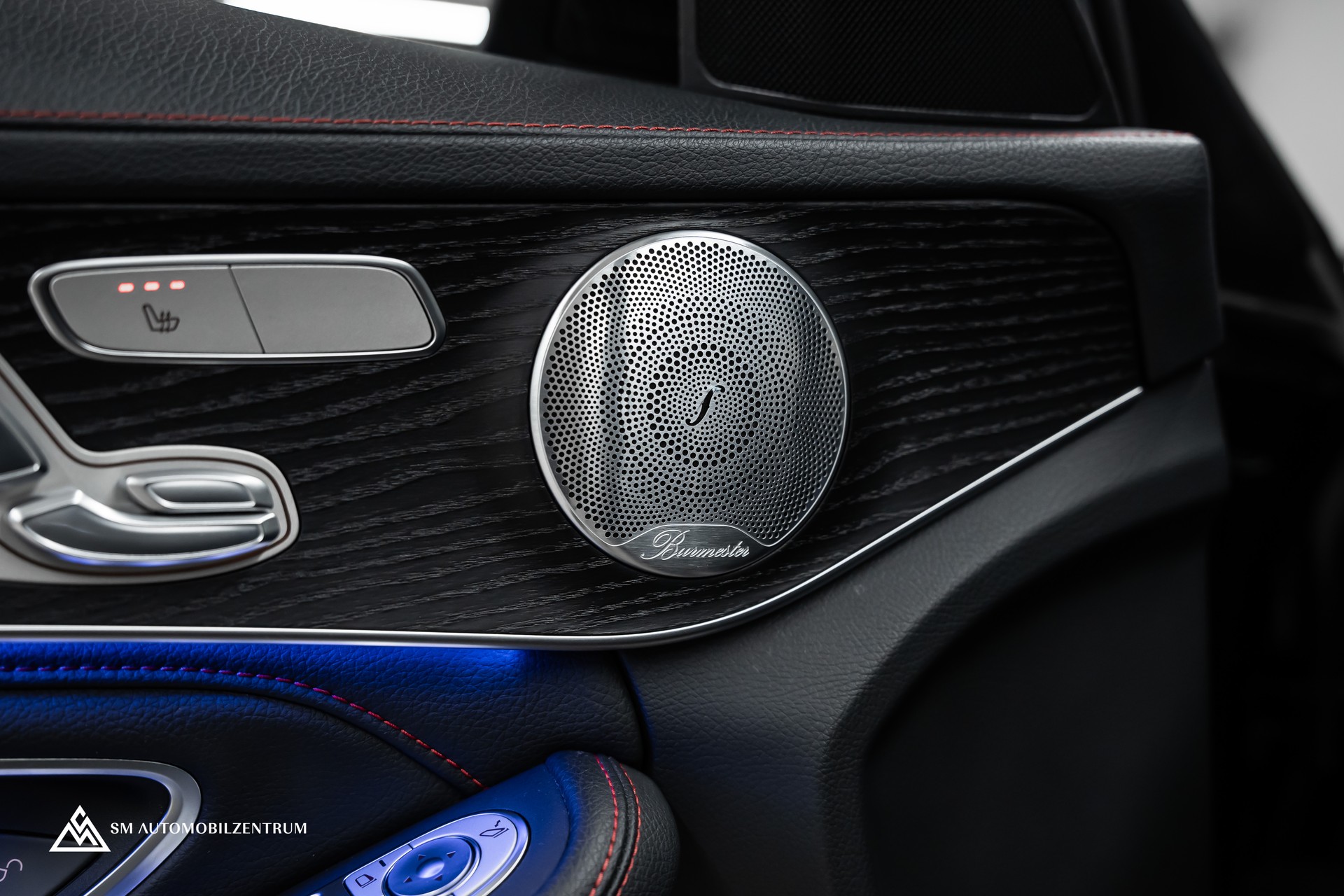 MERCEDES-BENZ C 43 AMG 4matic / Panorama / 360° / Night Paket II / Digital Light-image-24