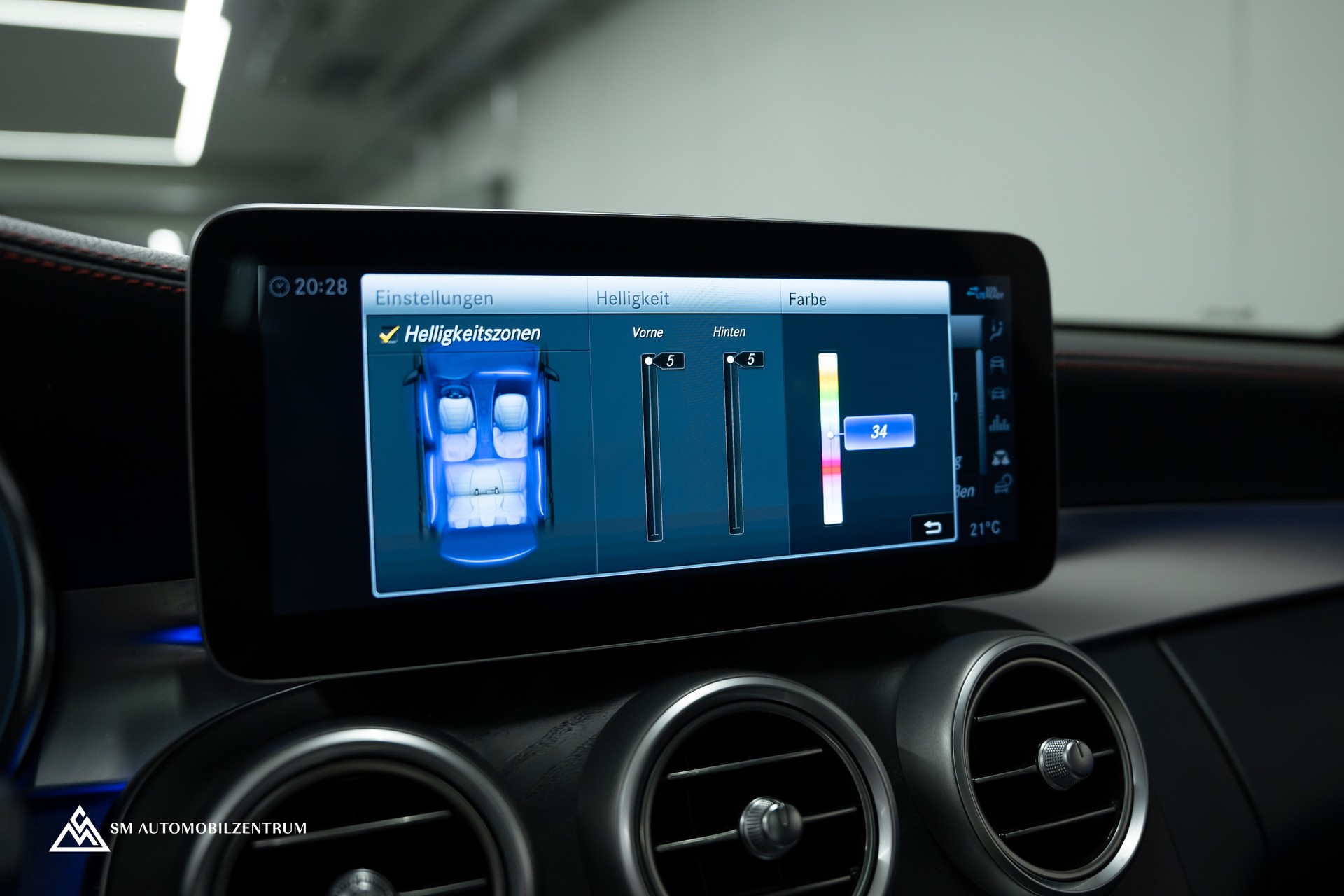 MERCEDES-BENZ C 43 AMG 4matic / Panorama / 360° / Night Paket II / Digital Light-image-36
