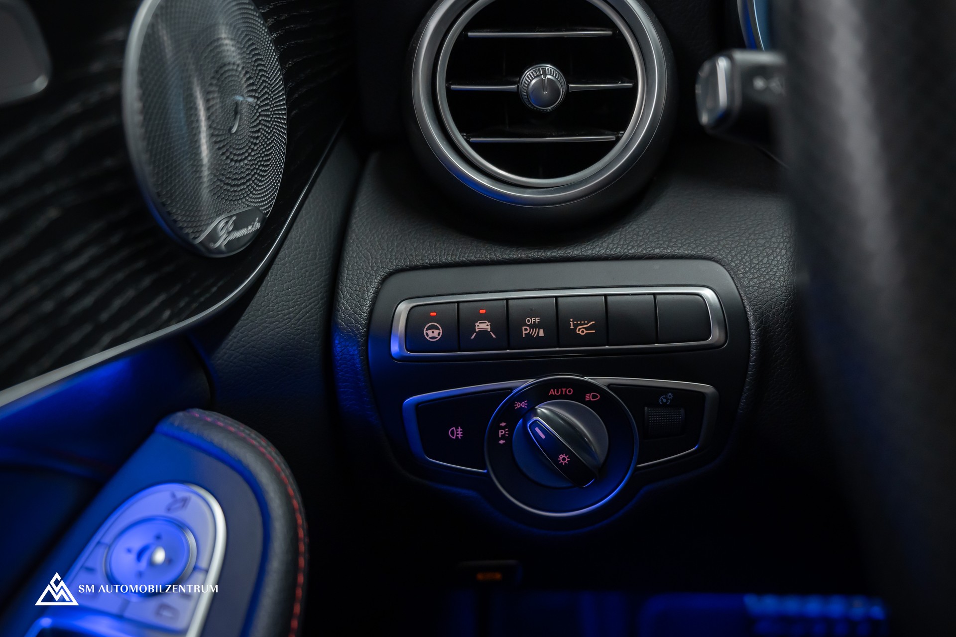 MERCEDES-BENZ C 43 AMG 4matic / Panorama / 360° / Night Paket II / Digital Light-image-26