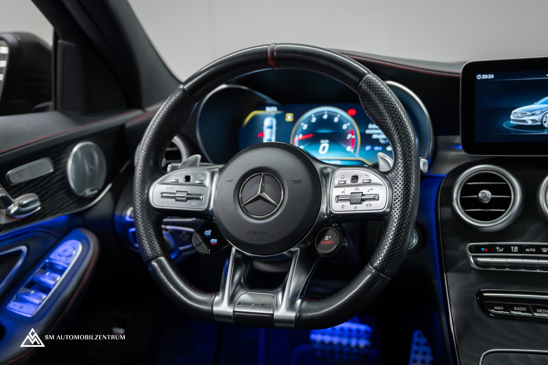 MERCEDES-BENZ C 43 AMG 4matic / Panorama / 360° / Night Paket II / Digital Light-image-14