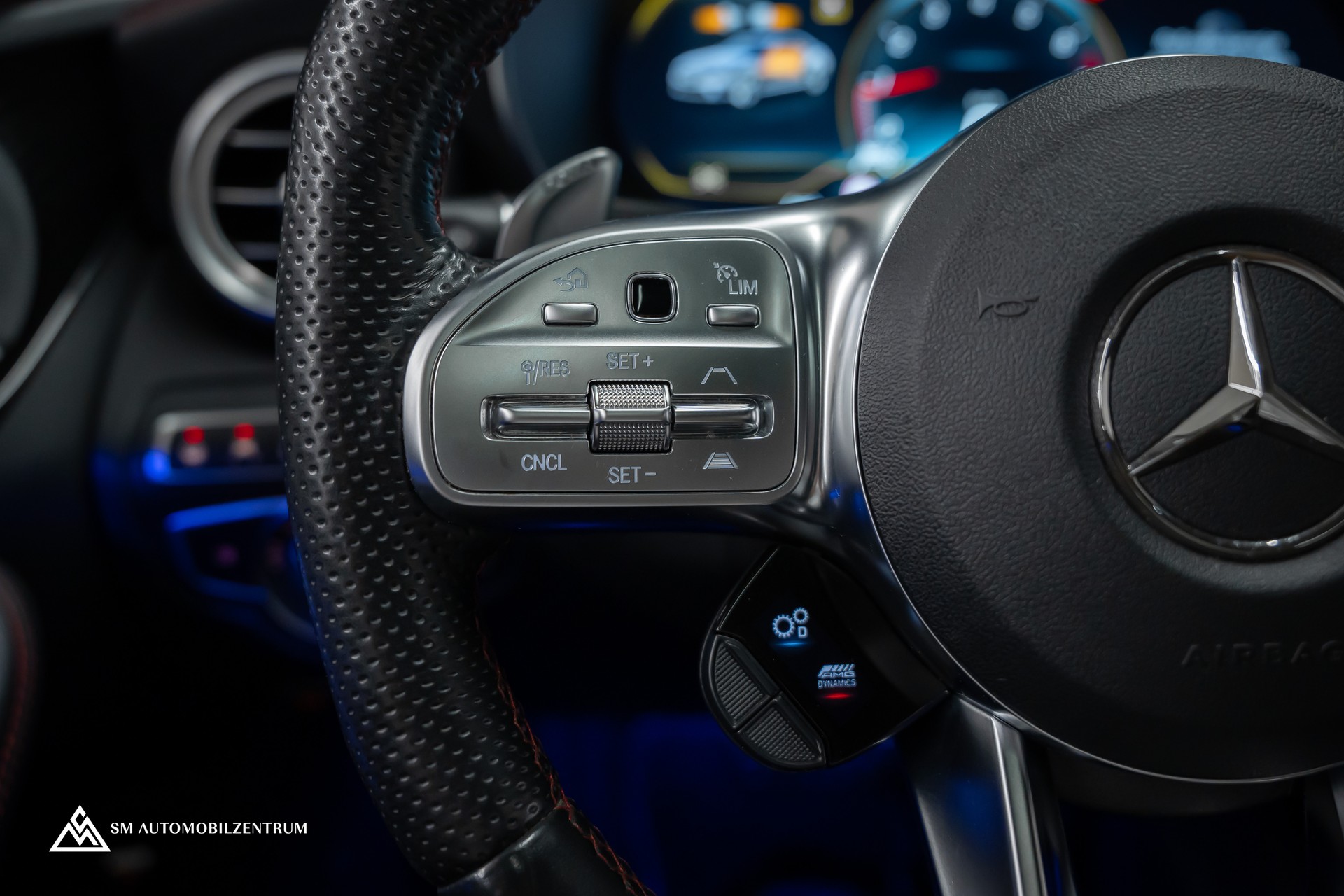 MERCEDES-BENZ C 43 AMG 4matic / Panorama / 360° / Night Paket II / Digital Light-image-27