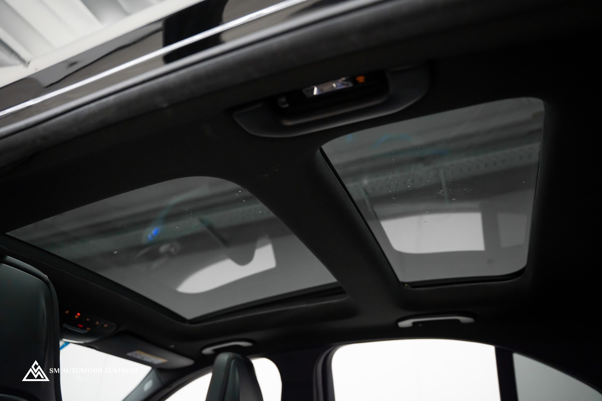 MERCEDES-BENZ C 43 AMG 4matic / Panorama / 360° / Night Paket II / Digital Light-image-21