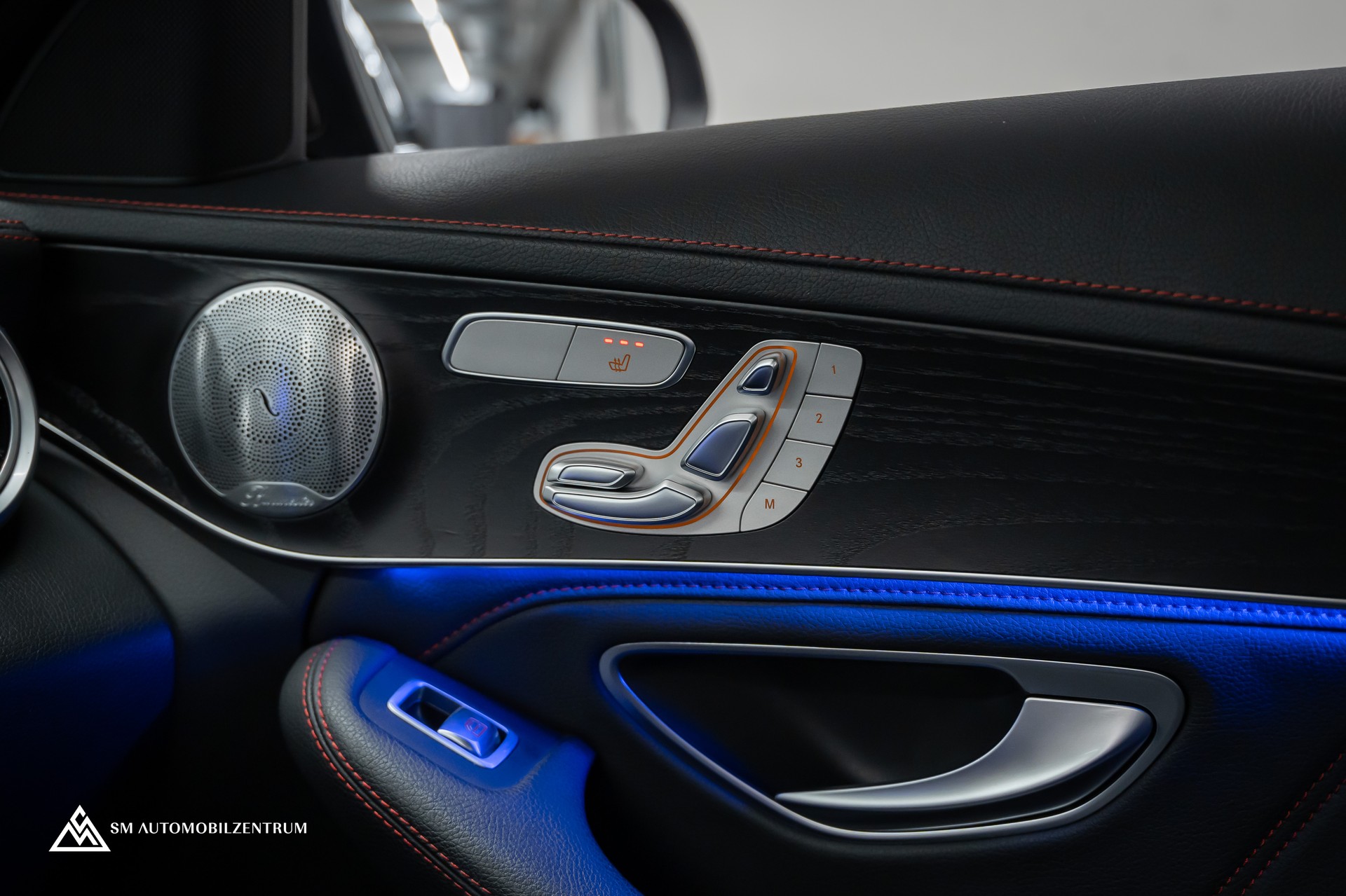 MERCEDES-BENZ C 43 AMG 4matic / Panorama / 360° / Night Paket II / Digital Light-image-31