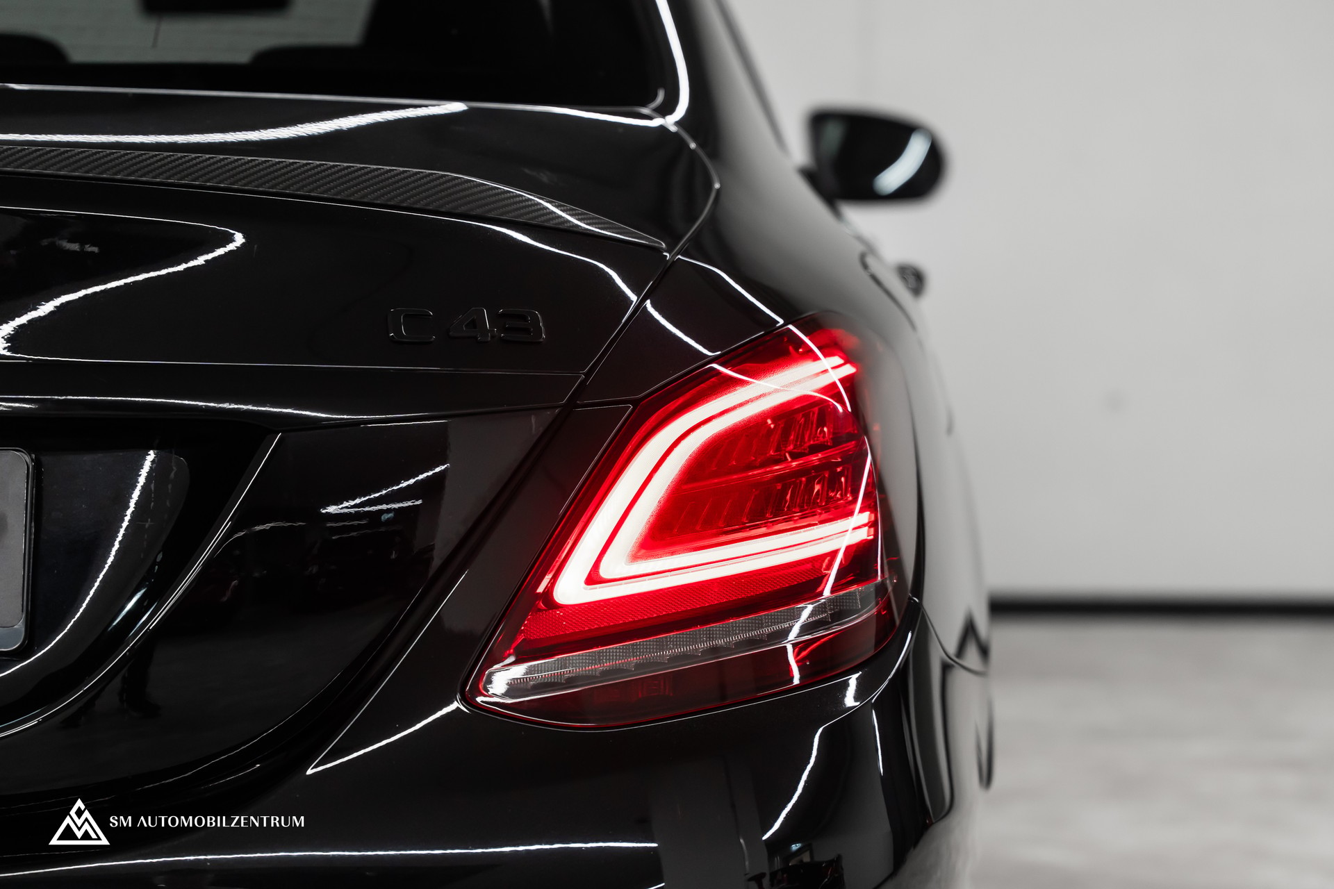 MERCEDES-BENZ C 43 AMG 4matic / Panorama / 360° / Night Paket II / Digital Light-image-10