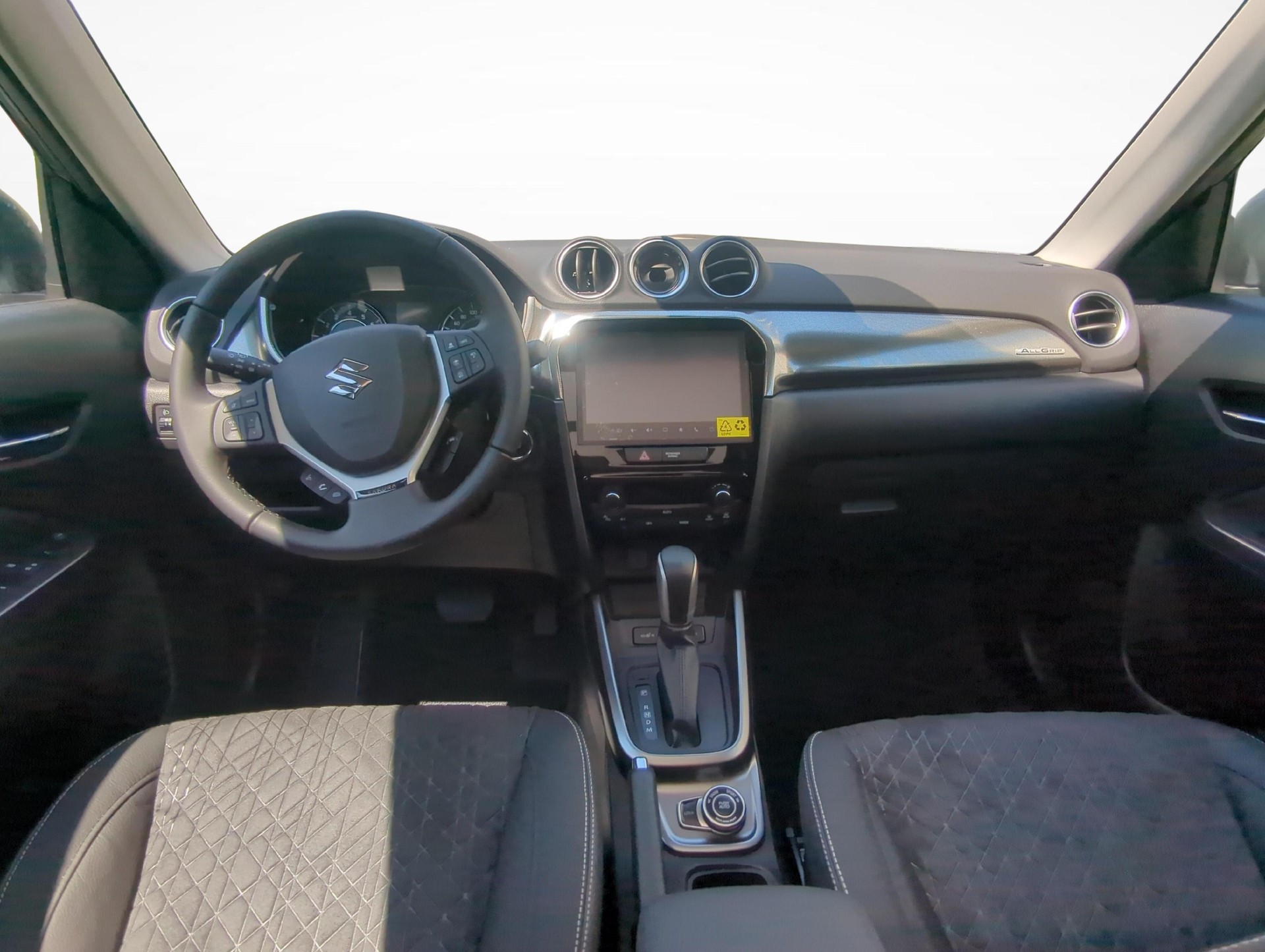 SUZUKI Vitara 1.4 T Sakura Top Hybrid 4x4-image-8