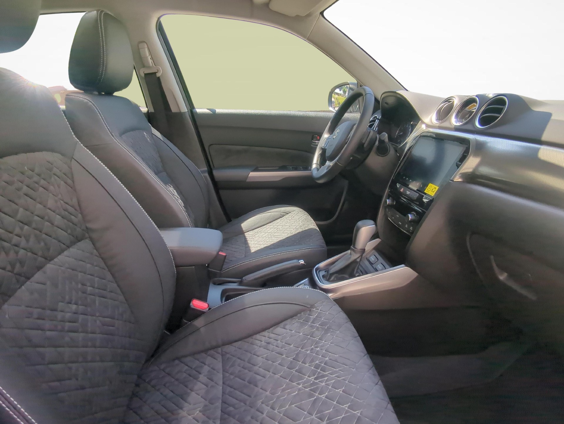 SUZUKI Vitara 1.4 T Sakura Top Hybrid 4x4-image-9