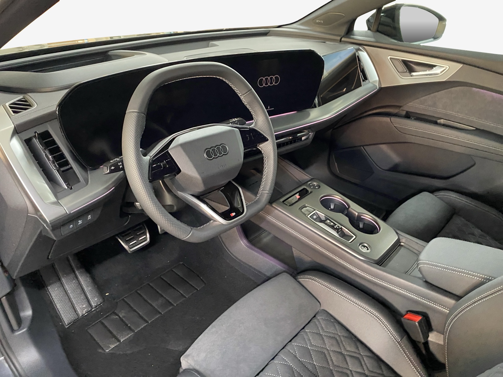 AUDI Q4 e-tron SUV quattro performance Swiss Ski-image-14