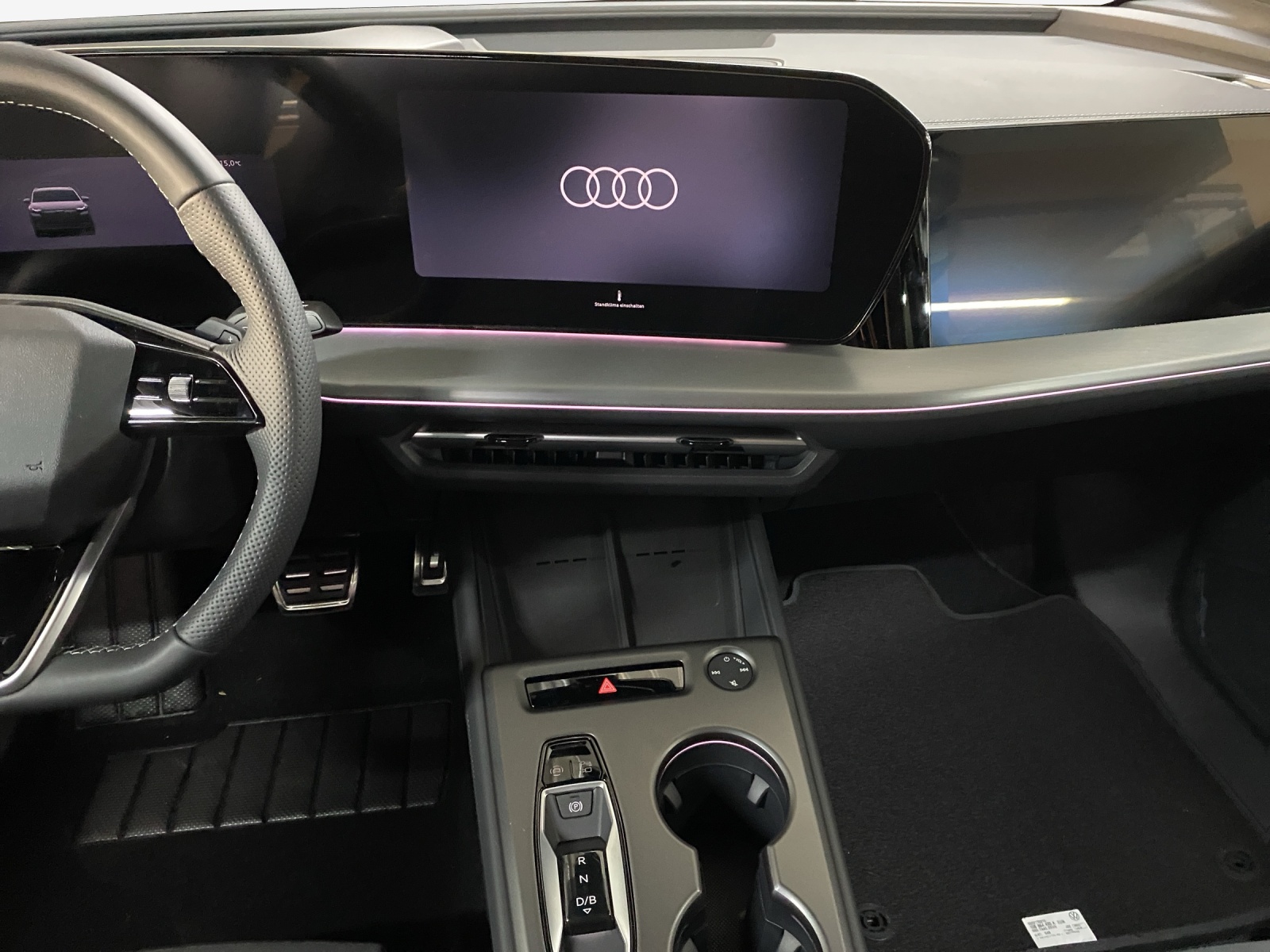 AUDI Q4 e-tron SUV quattro performance Swiss Ski-image-10