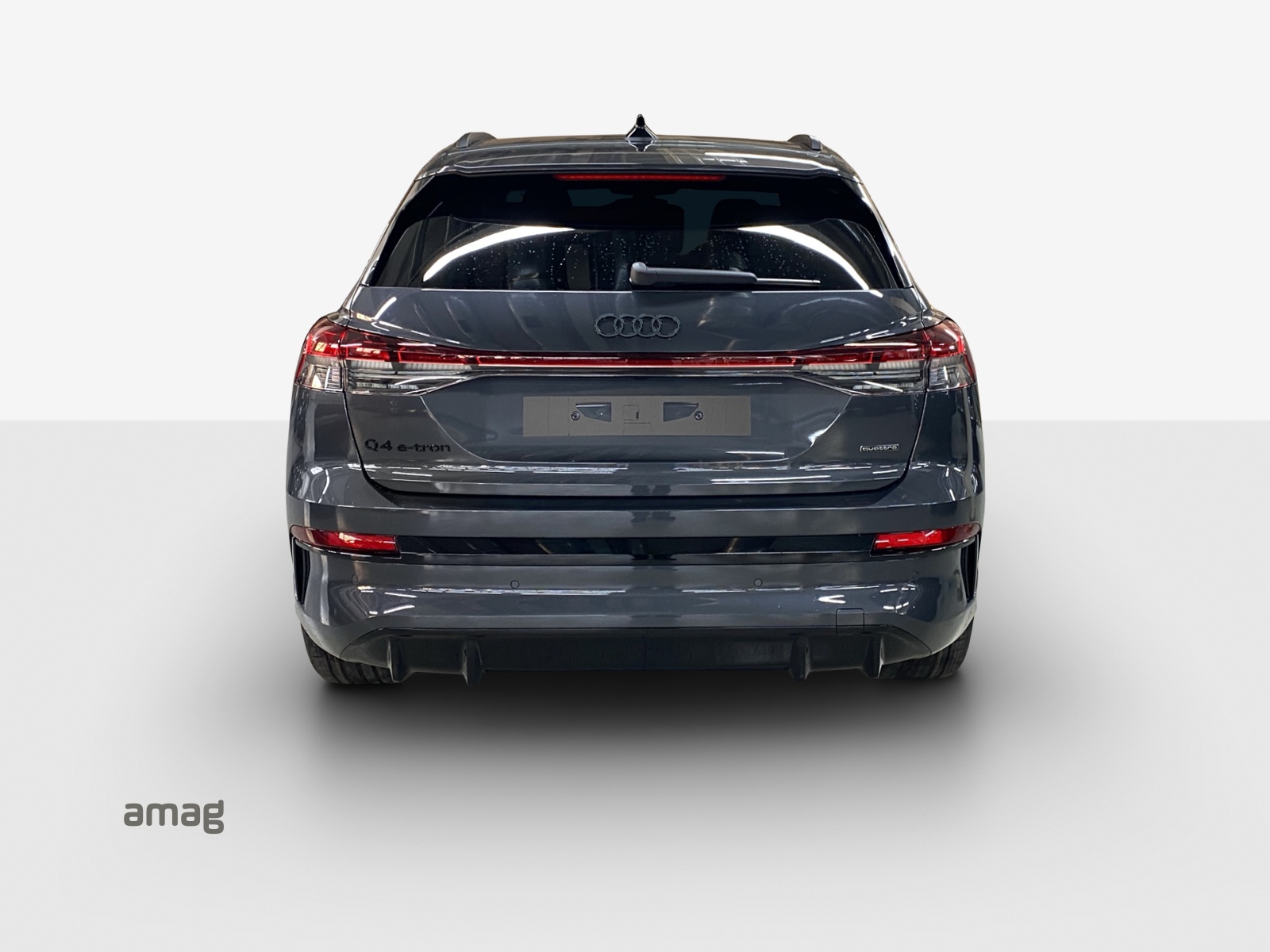 AUDI Q4 e-tron SUV quattro performance Swiss Ski-showroom-element-3