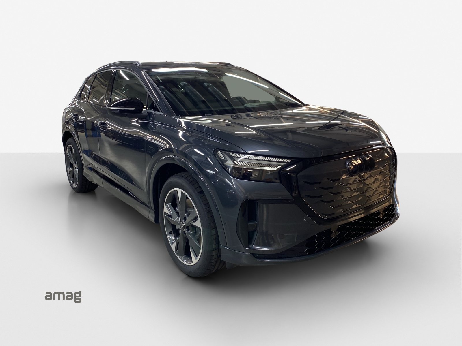 AUDI Q4 e-tron SUV quattro performance Swiss Ski-image-5