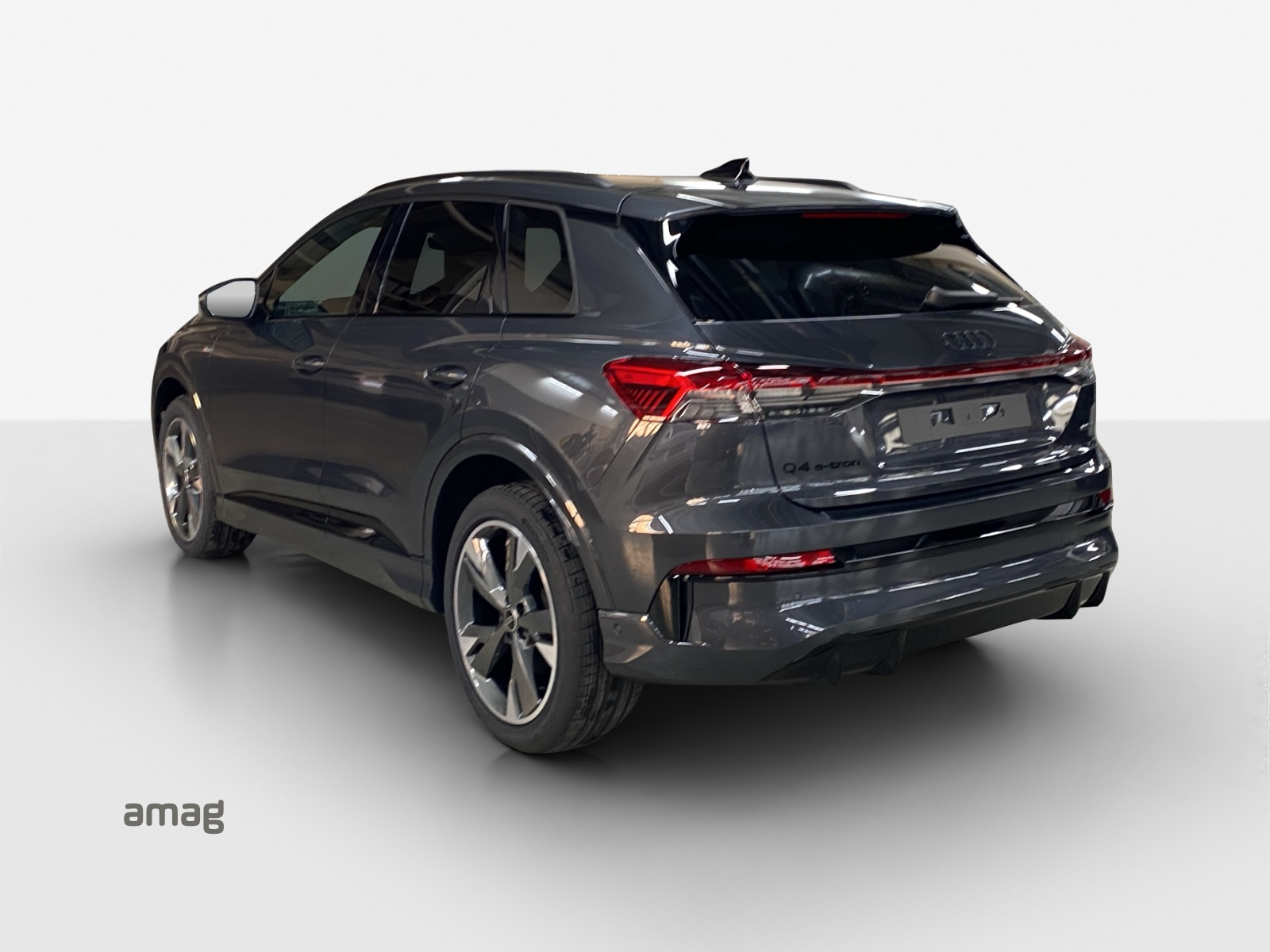 AUDI Q4 e-tron SUV quattro performance Swiss Ski-showroom-element-2